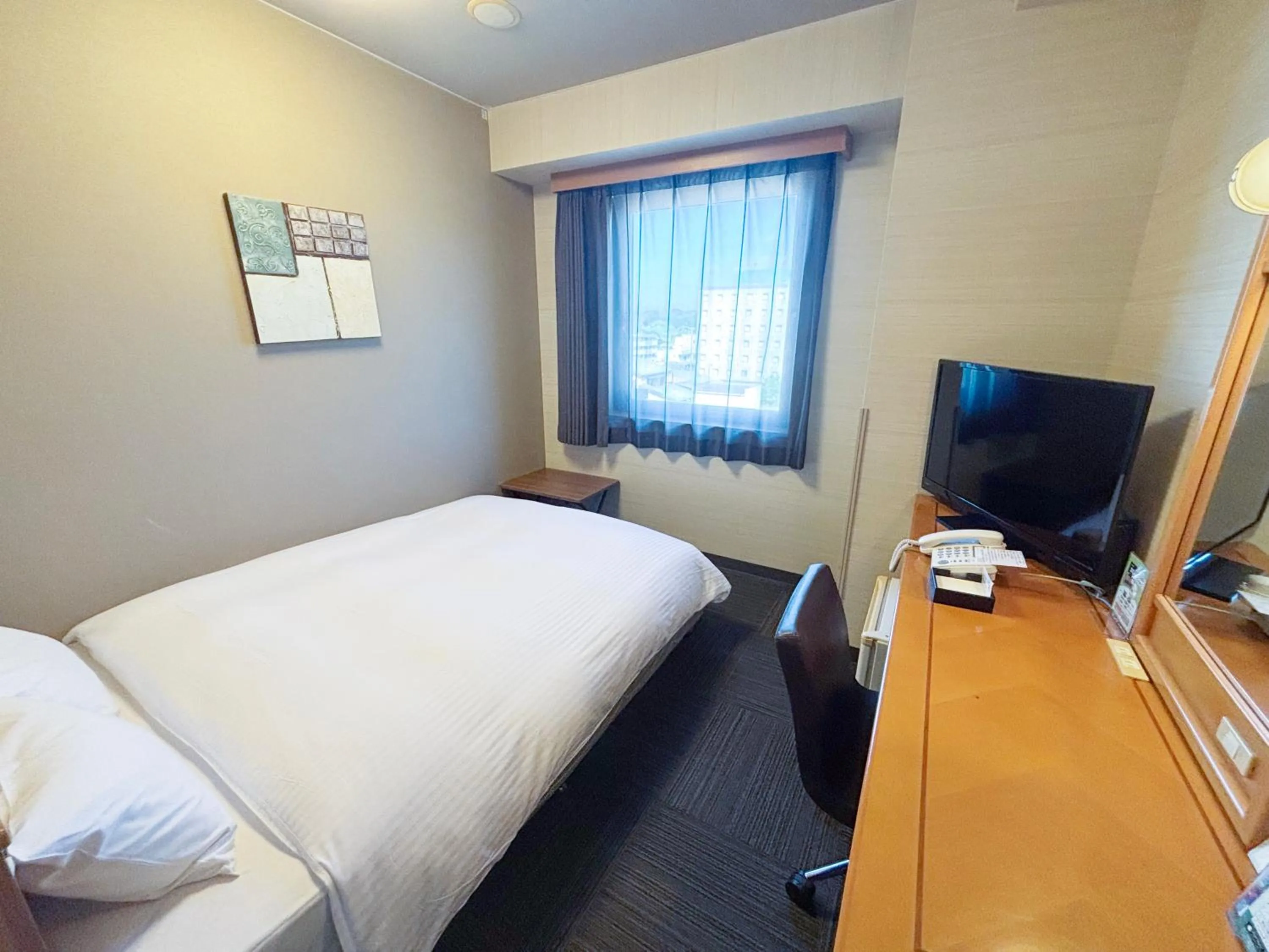 Photo of the whole room, Bed in Hotel Route-Inn Kakegawa Inter
