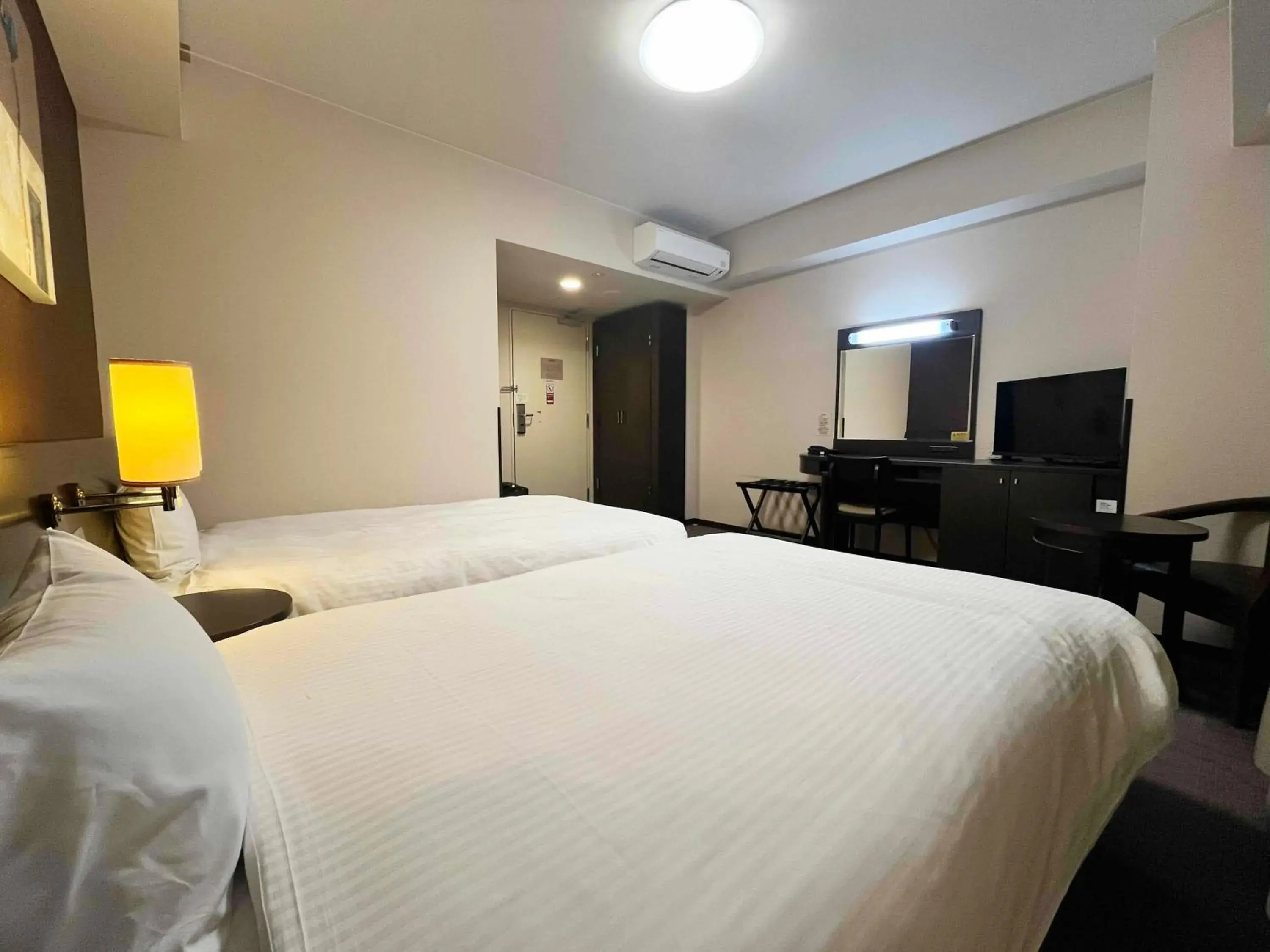 Twin Room - single occupancy - Smoking in Hotel Route-Inn Noshiro Twin Room - single occupancy - Smoking in Hotel Route-Inn Noshiro