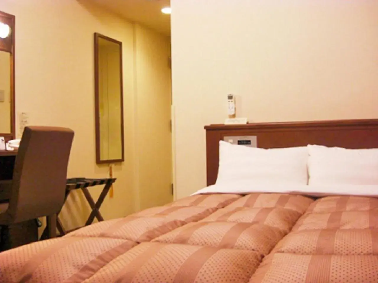Small Double Room - single occupancy - Non-Smoking in Hotel Route-Inn Noshiro Small Double Room - single occupancy - Non-Smoking in Hotel Route-Inn Noshiro