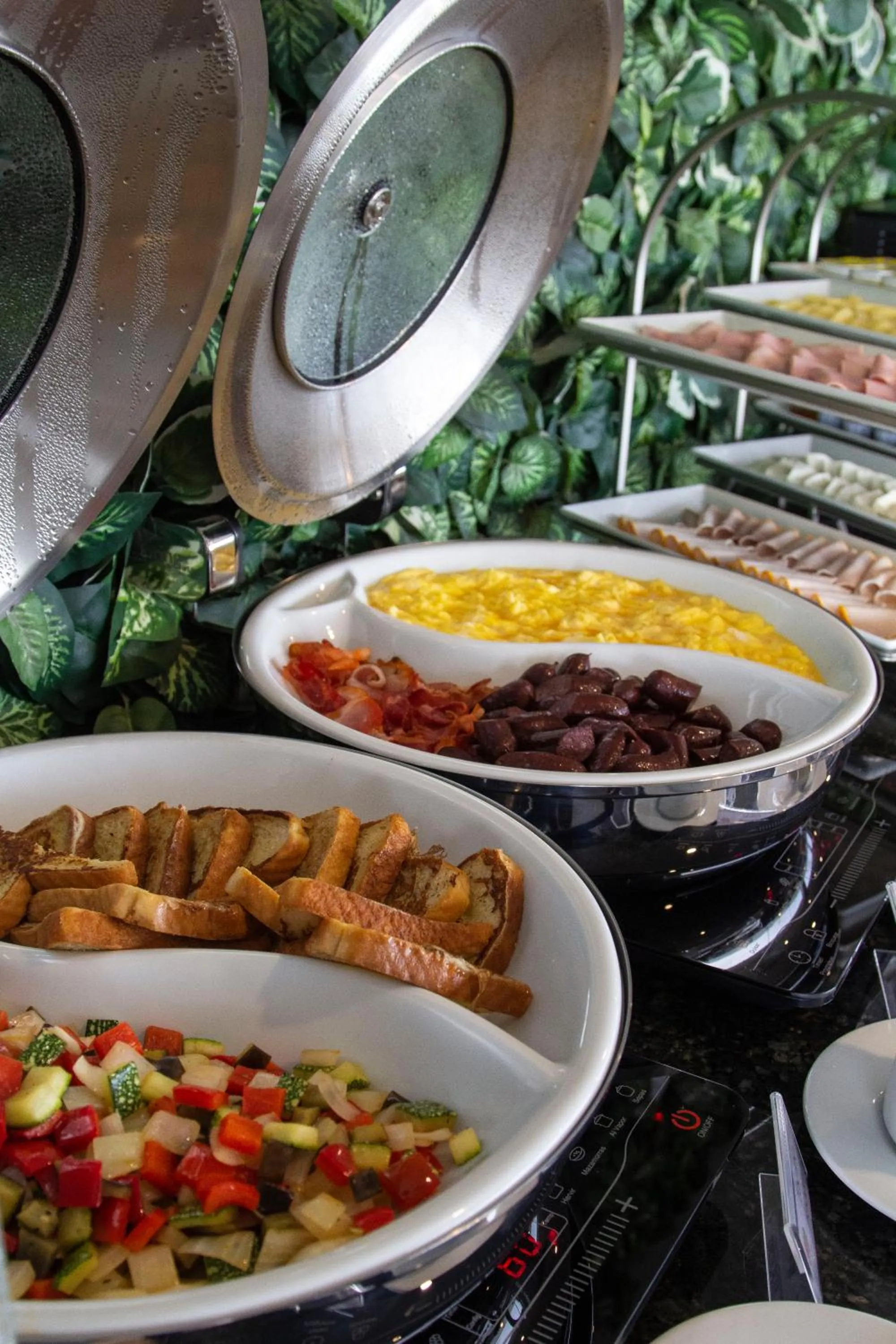 Buffet breakfast in Tierra Viva Trujillo