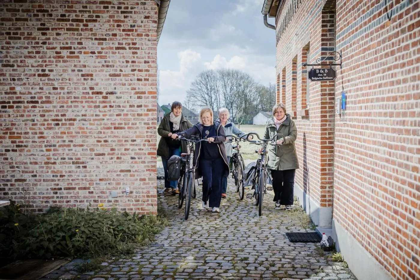 People in B&B Art.14