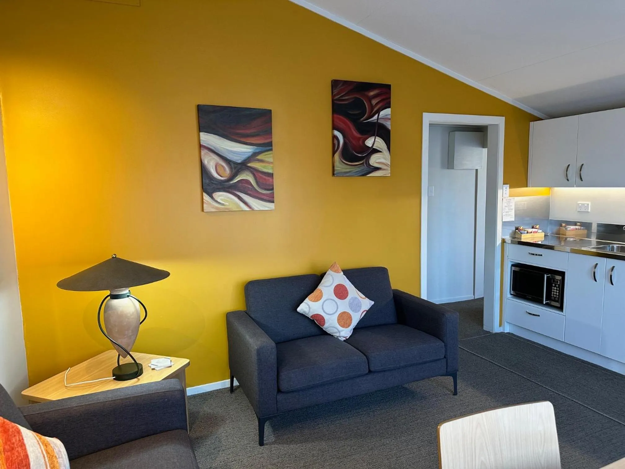 Kitchen or kitchenette in Anderson Park Motel