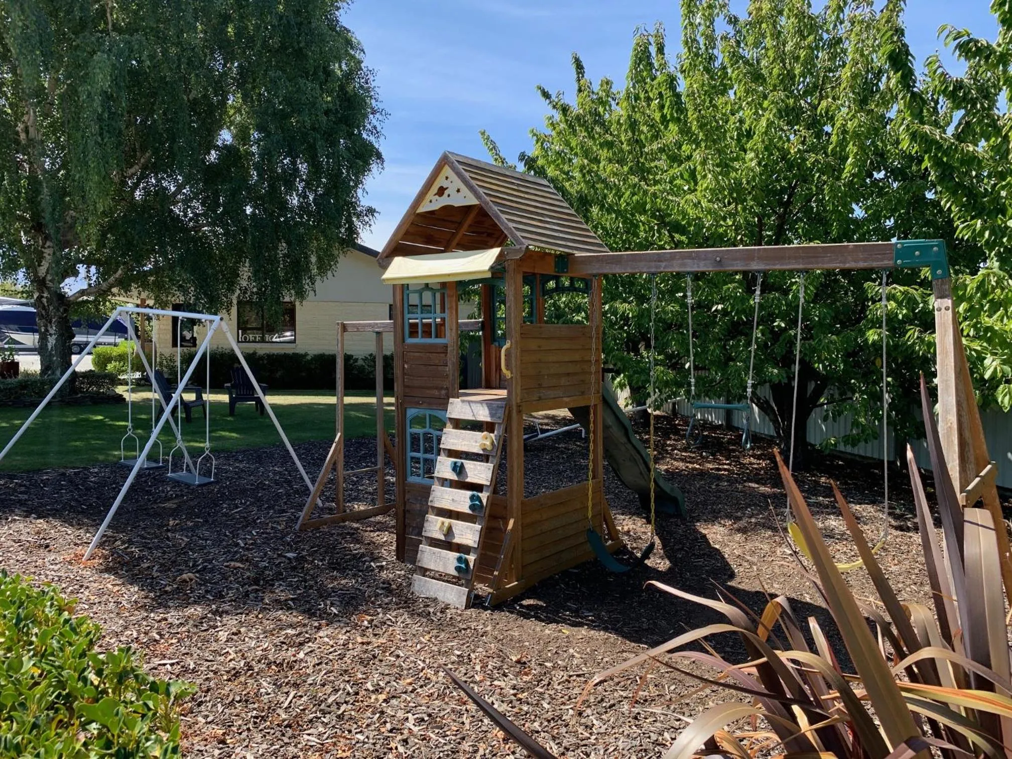 Children play ground in Anderson Park Motel