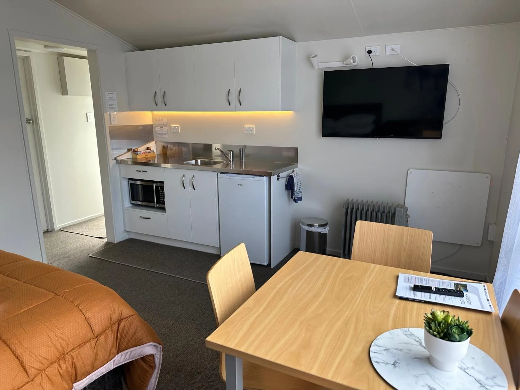 Bed in Anderson Park Motel