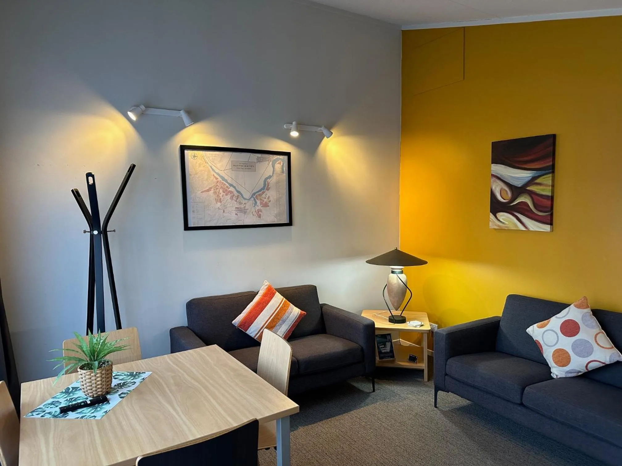 Living room in Anderson Park Motel