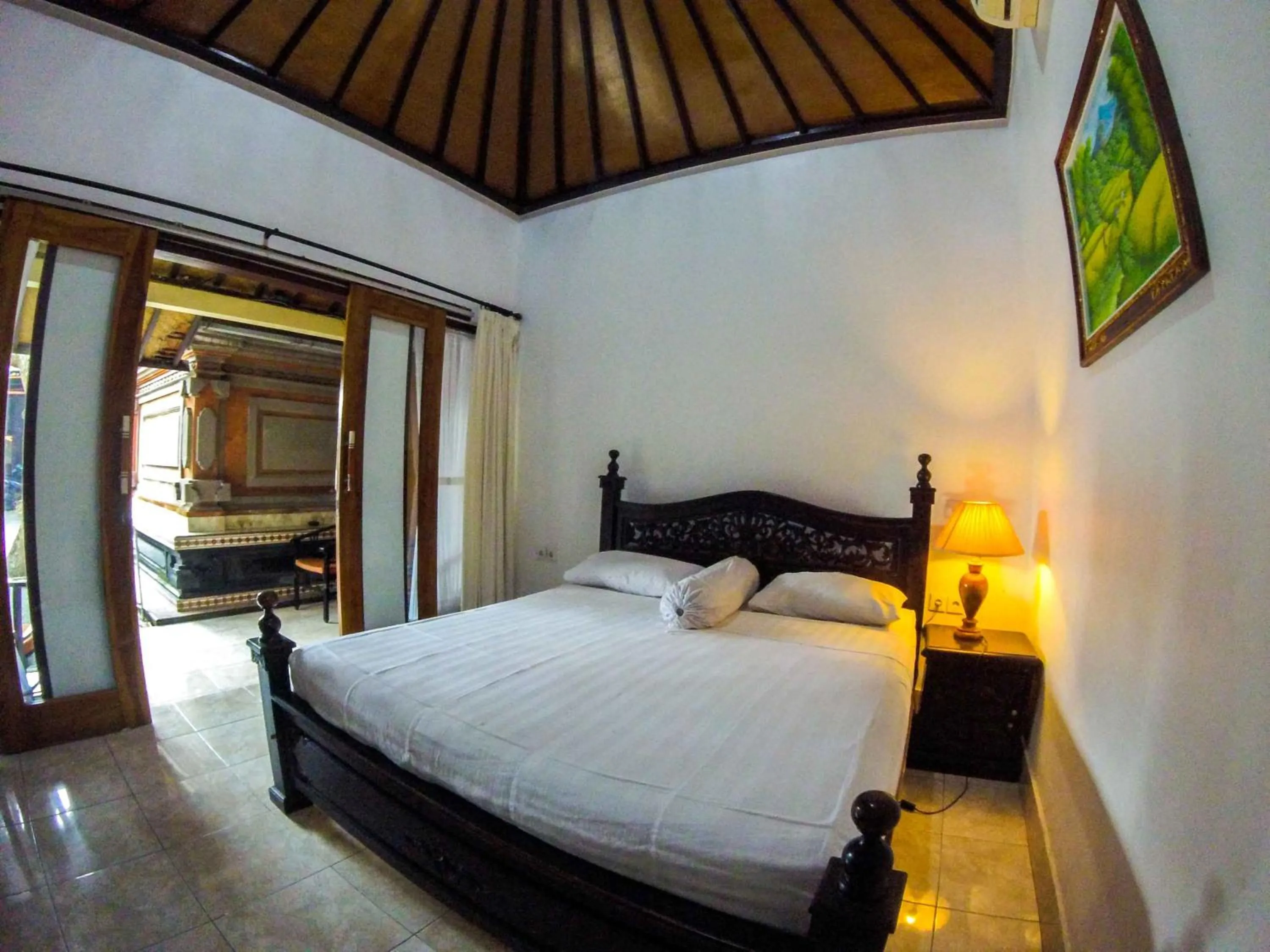 Photo of the whole room, Bed in Putu Guest House