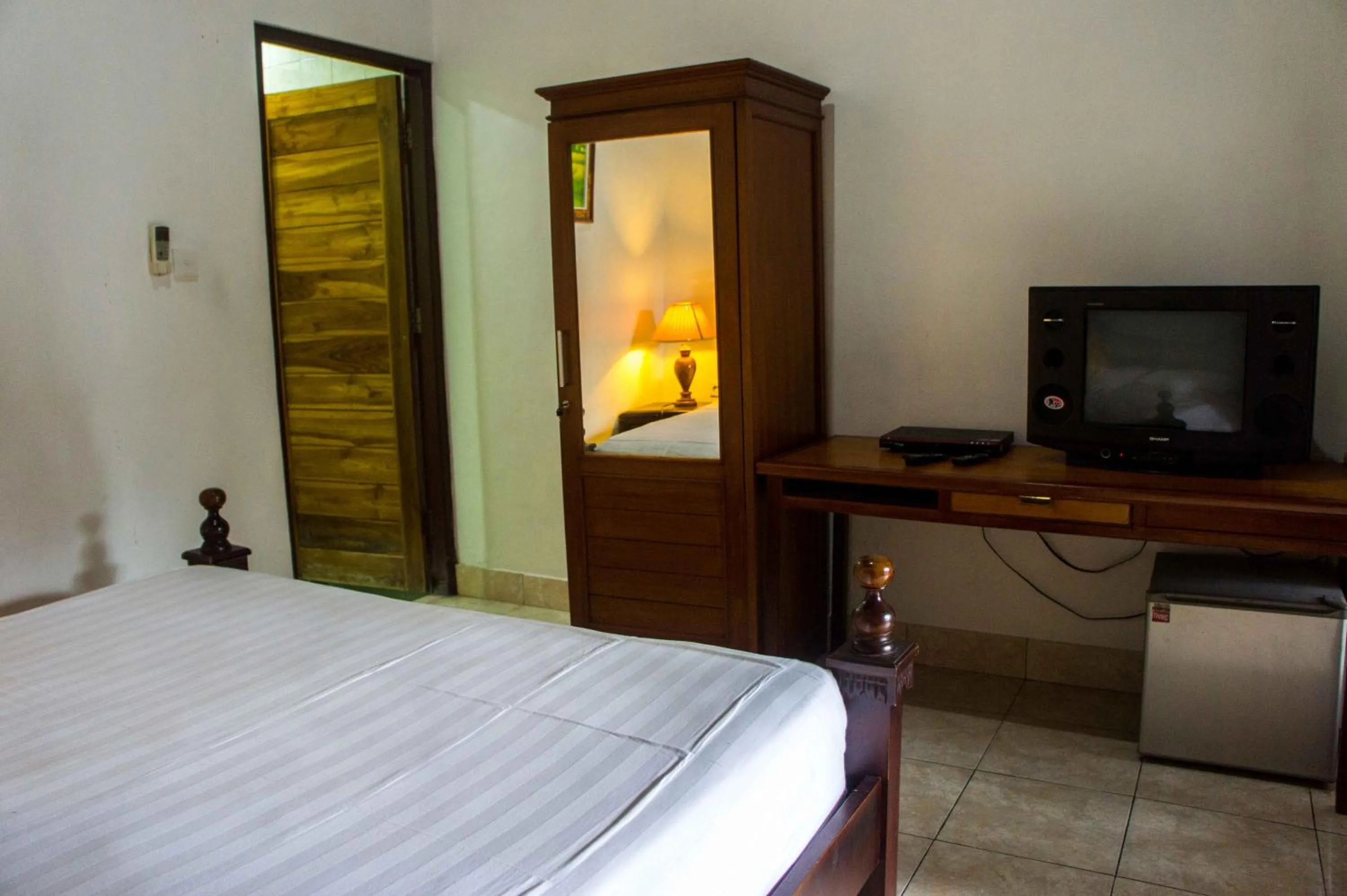 Bed in Putu Guest House