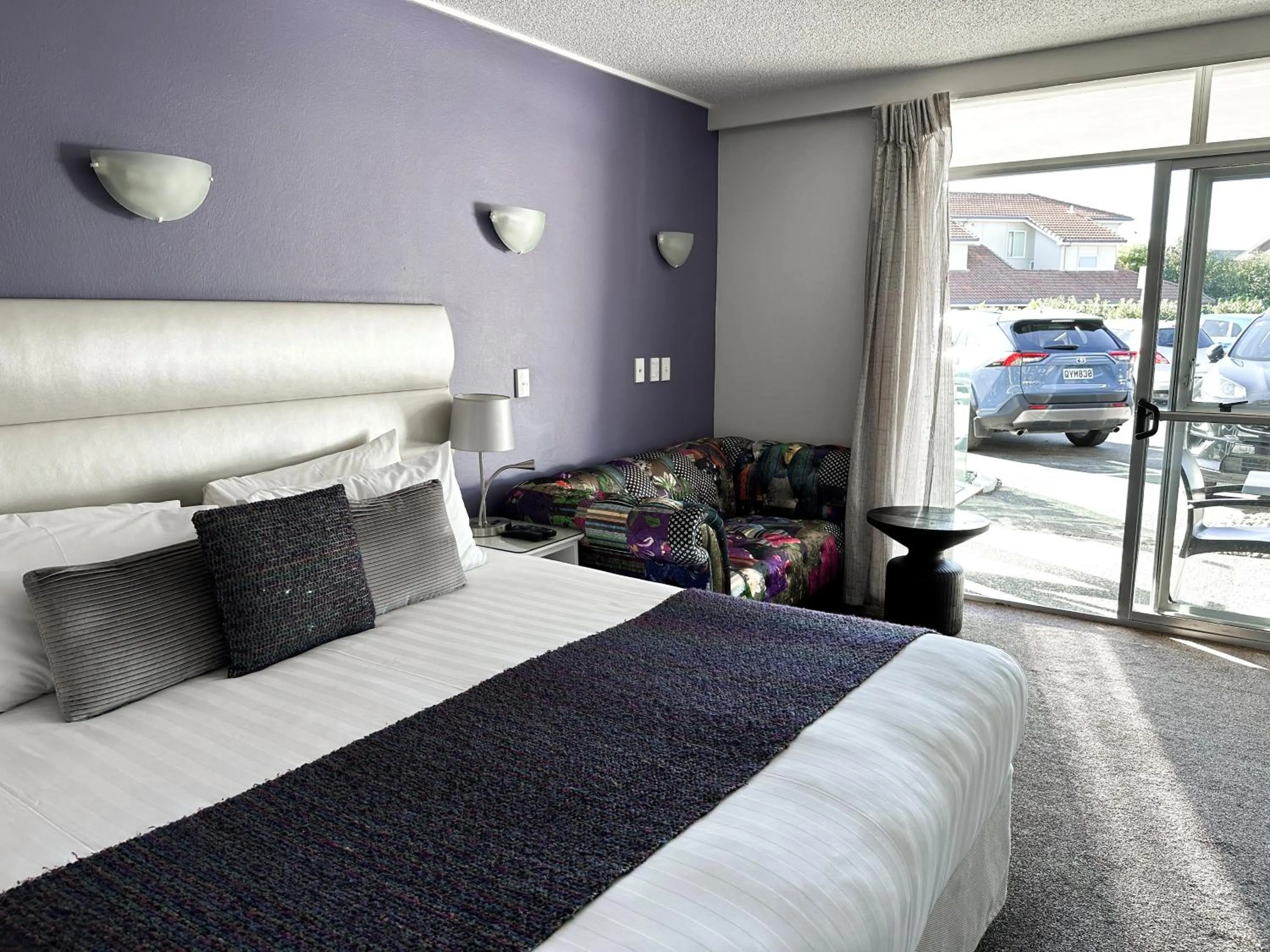 Bedroom, Bed in Tides Hotel