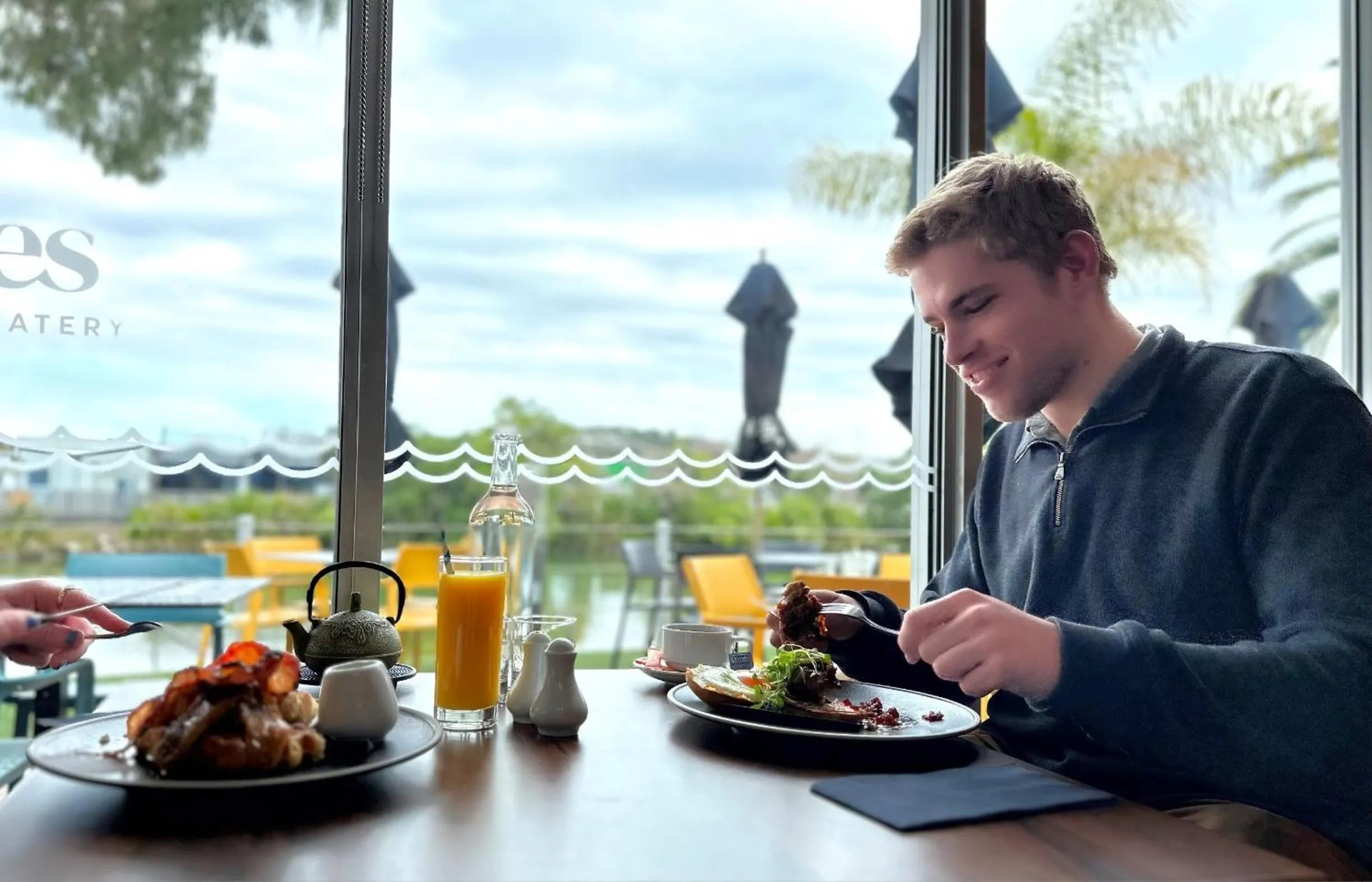 Restaurant/places to eat in Tides Hotel