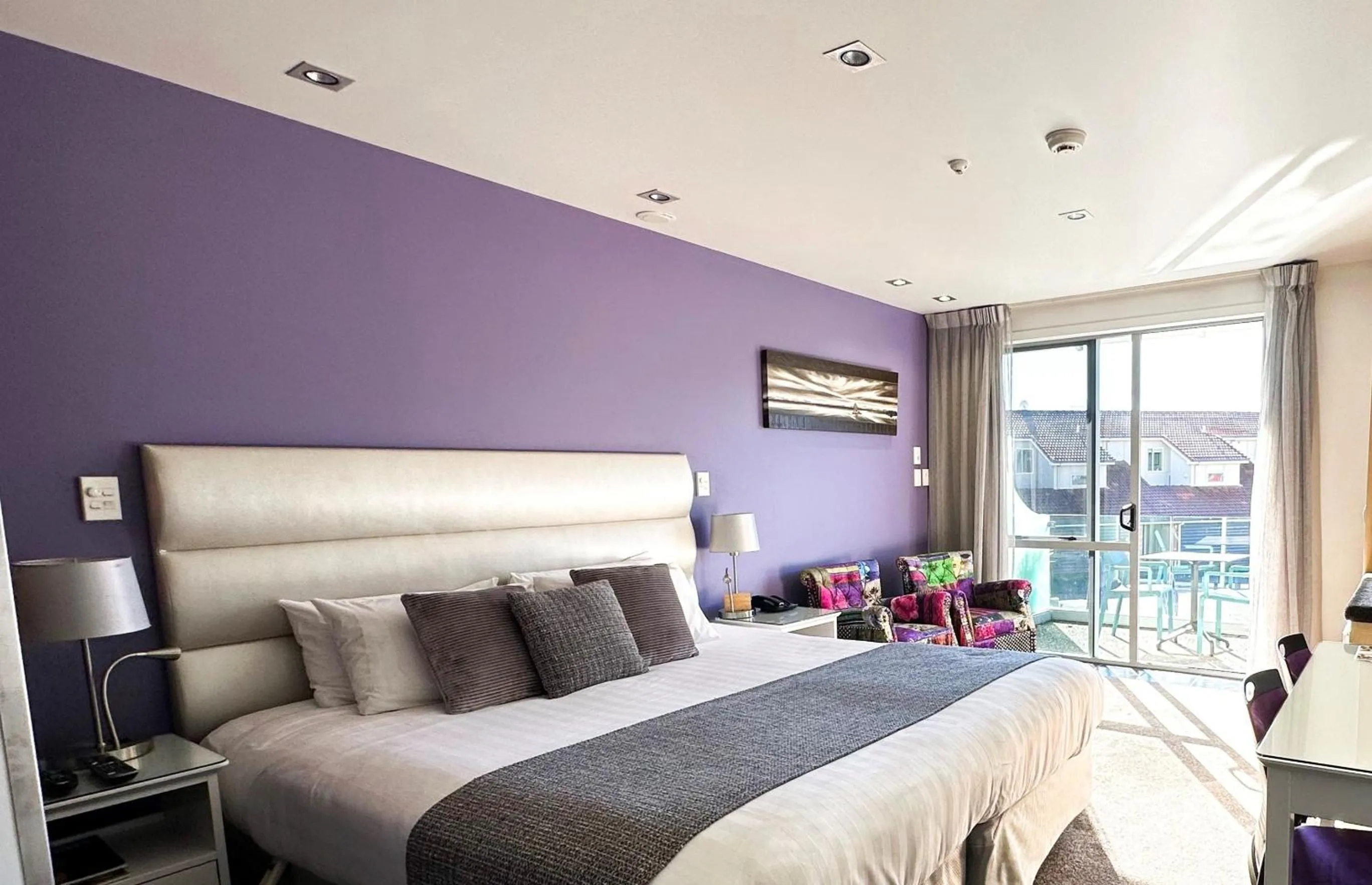 Bedroom, Bed in Tides Hotel