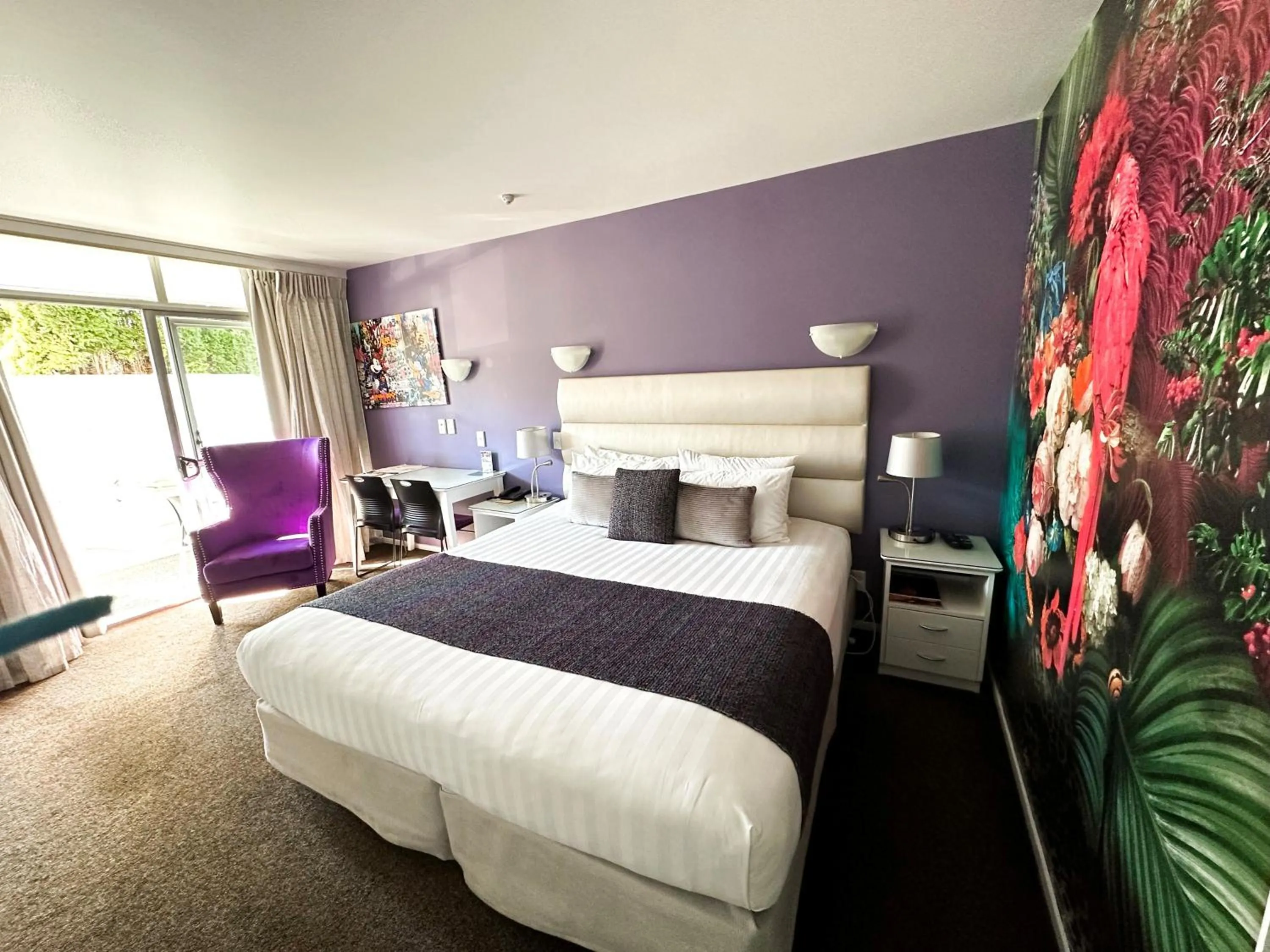 Bedroom, Bed in Tides Hotel