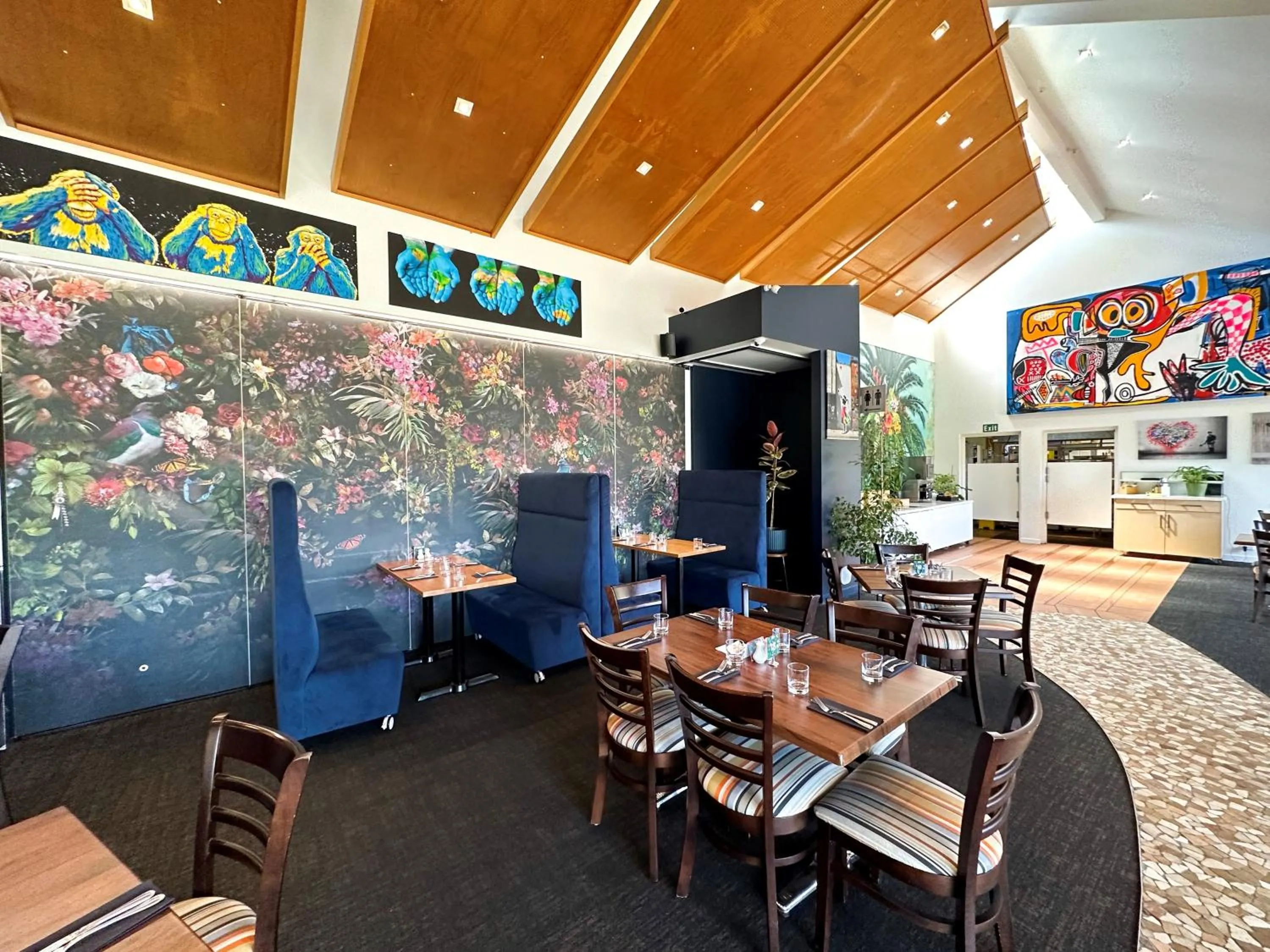 Restaurant/places to eat in Tides Hotel