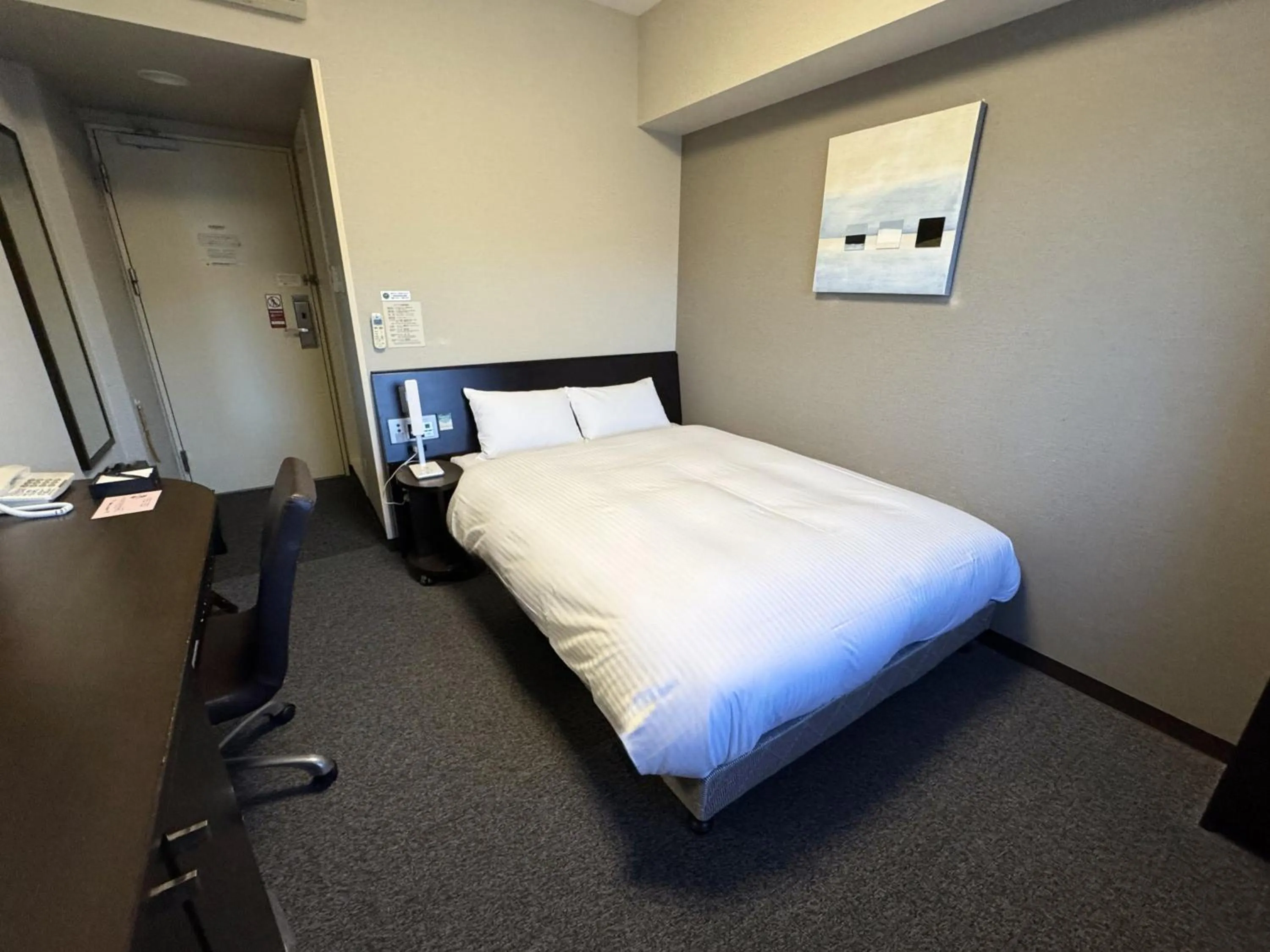 Photo of the whole room, Bed in Hotel Route-Inn Shiojiri