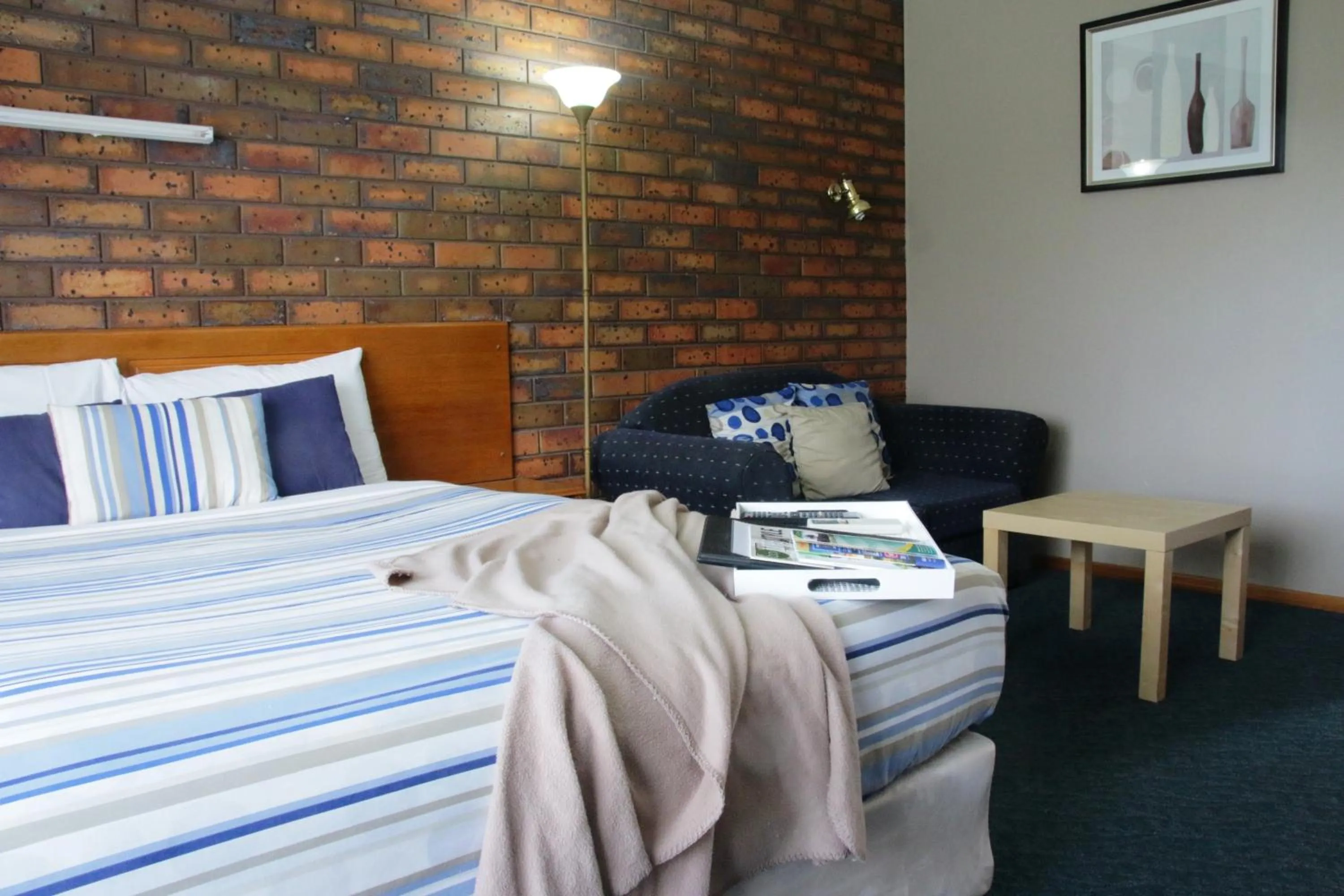 Bed in Golden Palms Motel