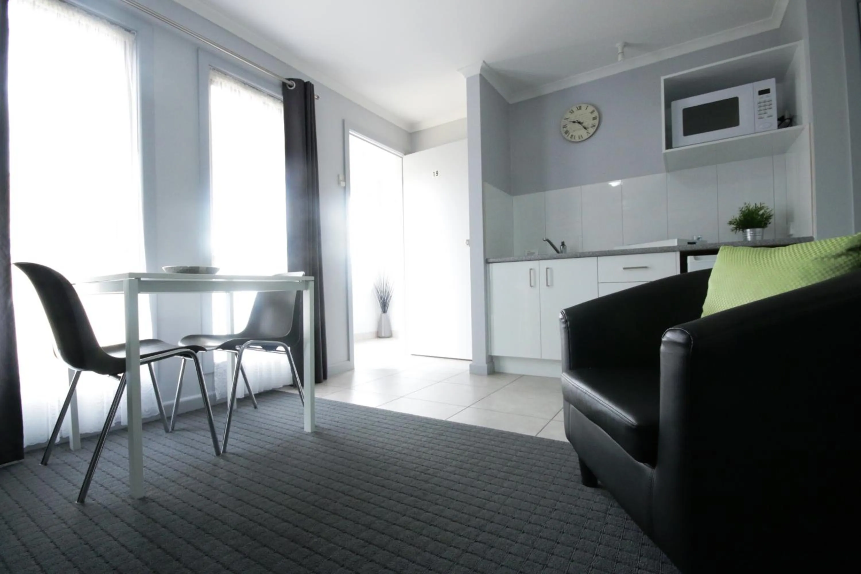 Kitchen or kitchenette in Golden Palms Motel