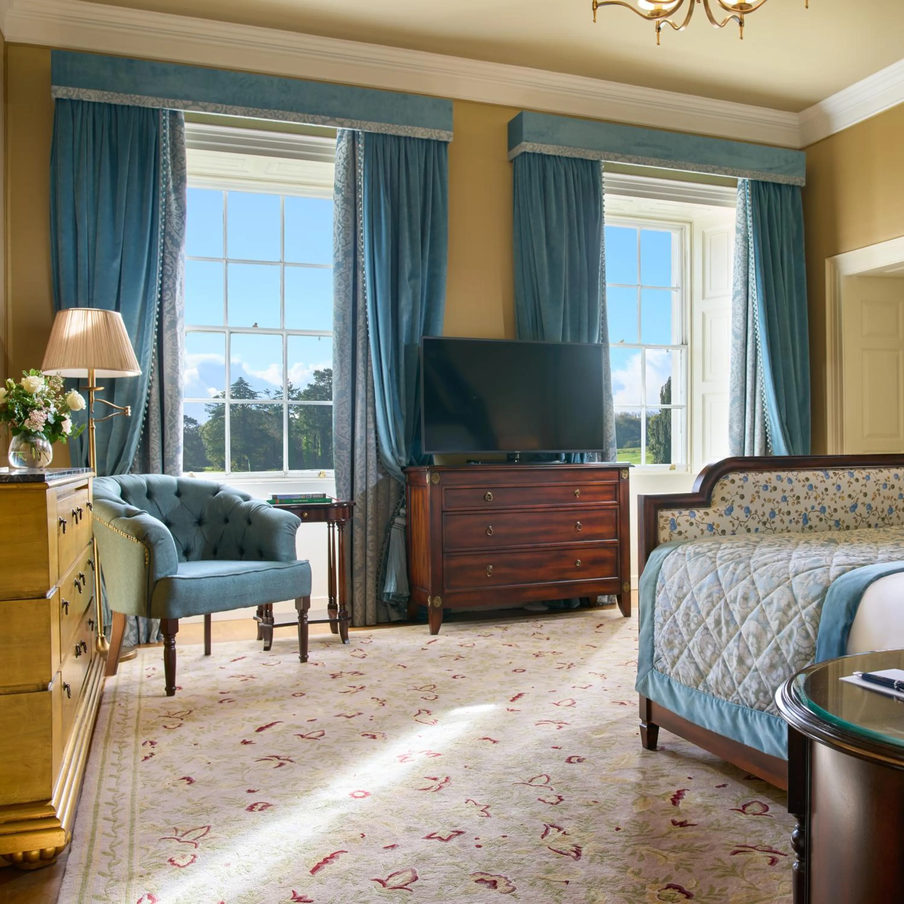 TV and multimedia in Castlemartyr Resort Hotel