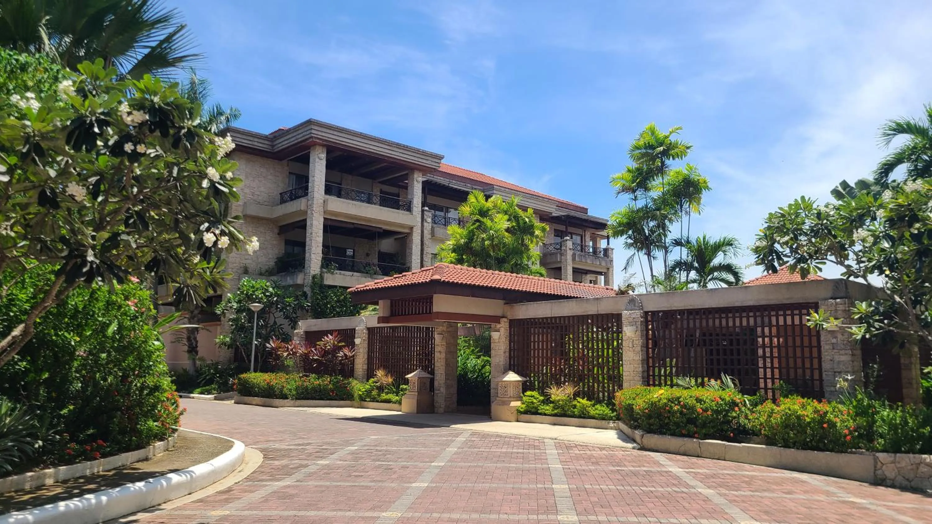 Beach in Coralpoint Gardens Suites & Residences