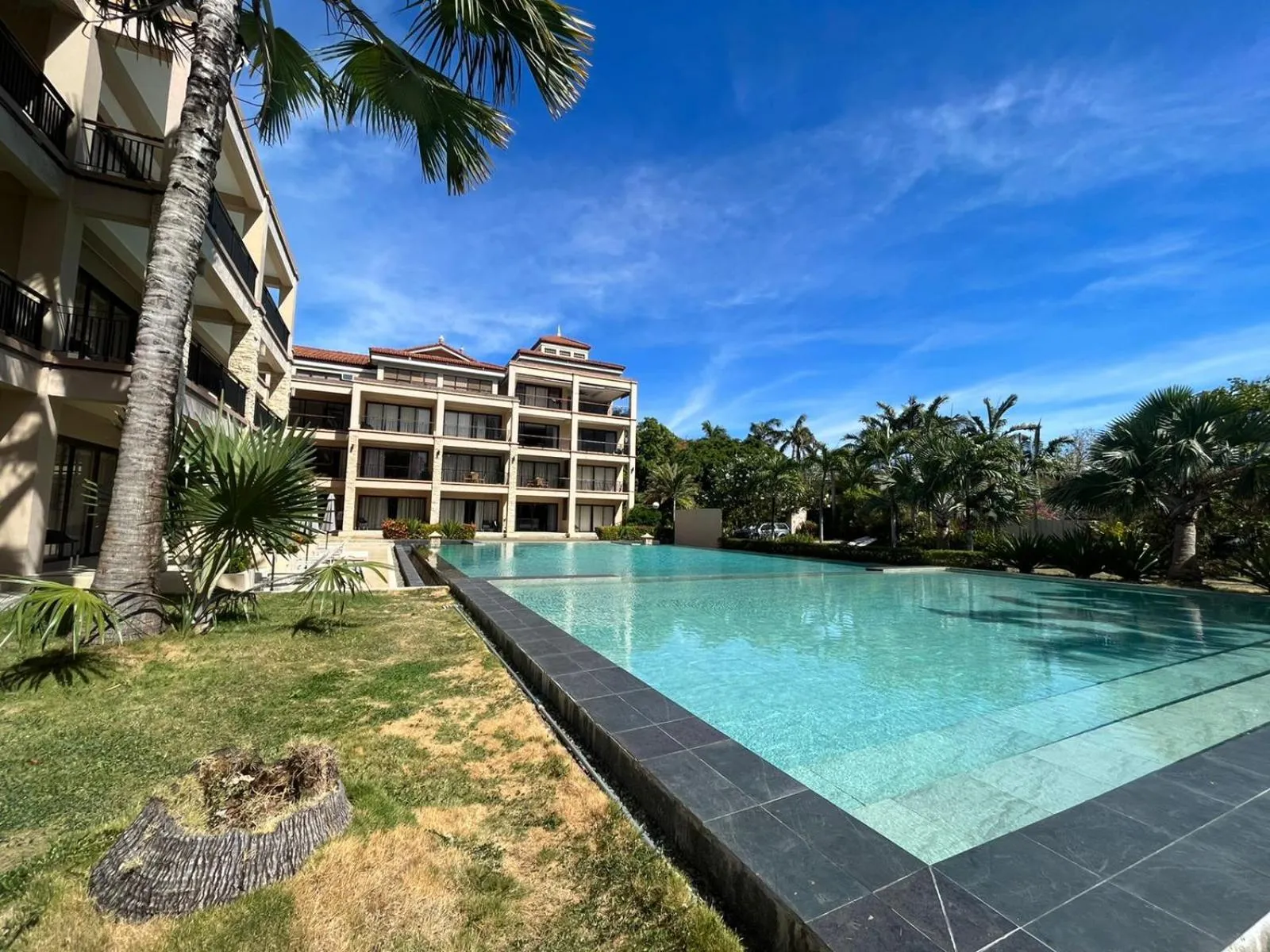 Property building in Coralpoint Gardens Suites & Residences