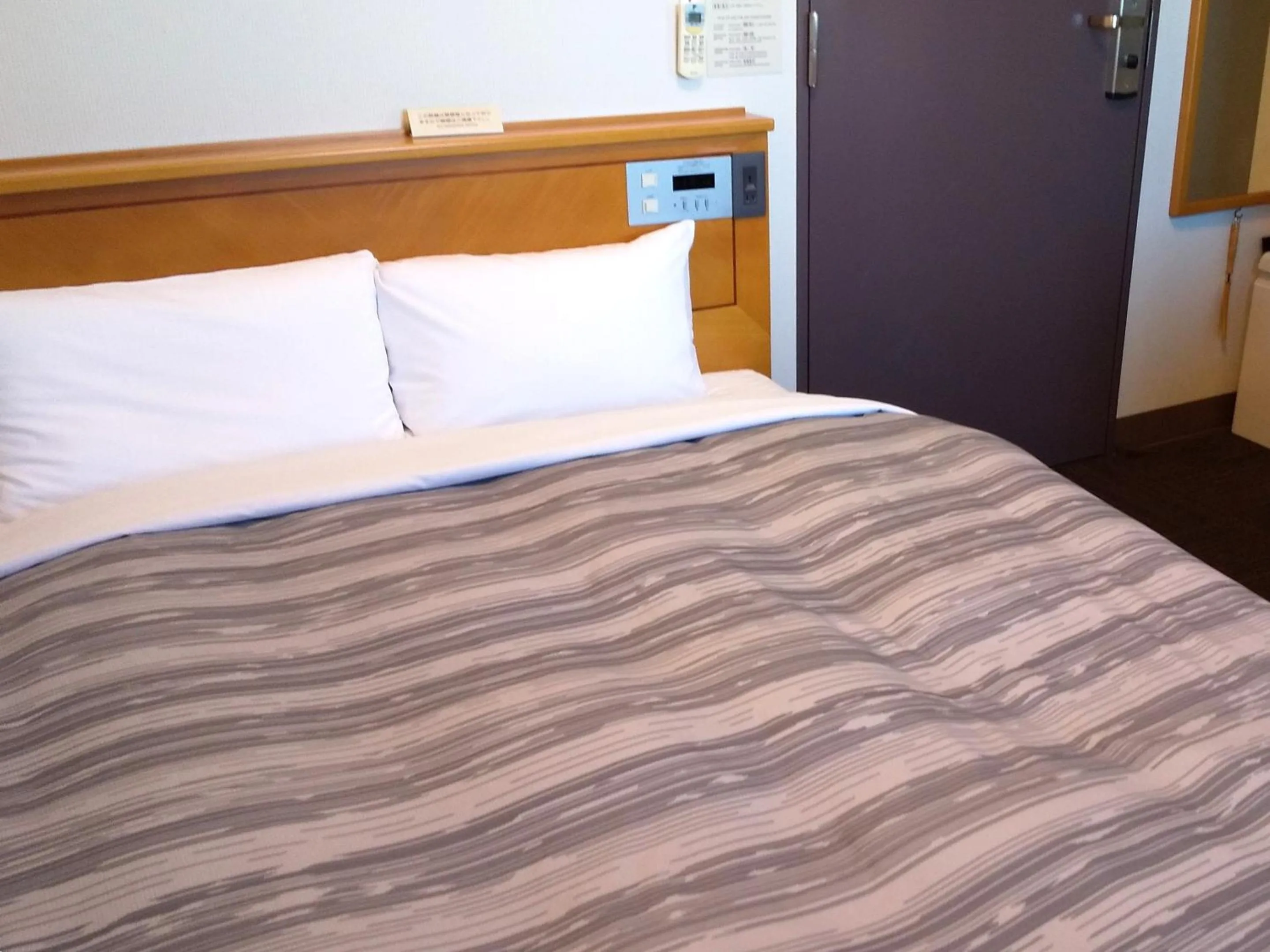 Photo of the whole room, Bed in Hotel Route-Inn Tsu Ekiminami -Kokudo23gou-