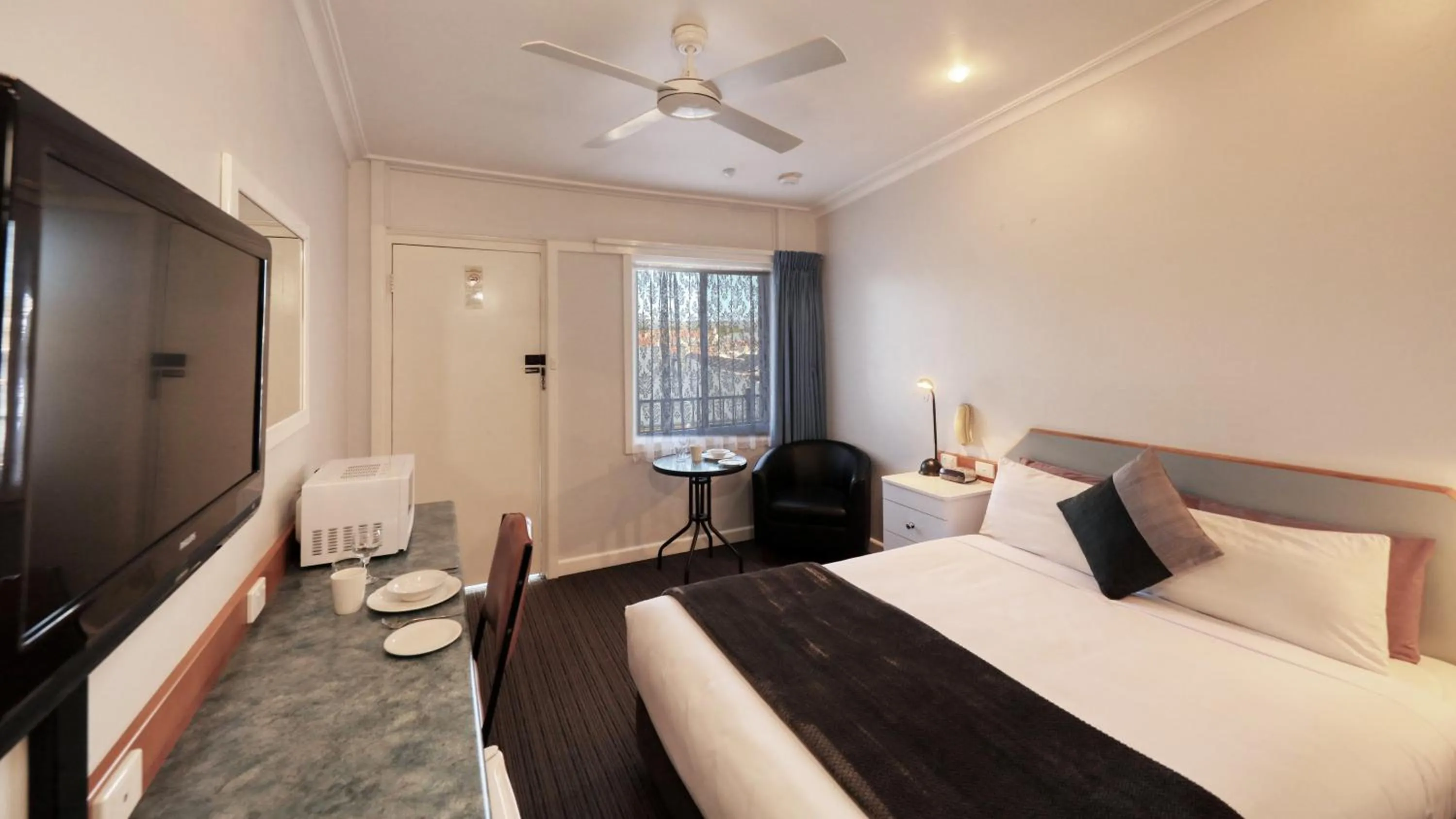 Bedroom, Bed in Tumut Farrington motel