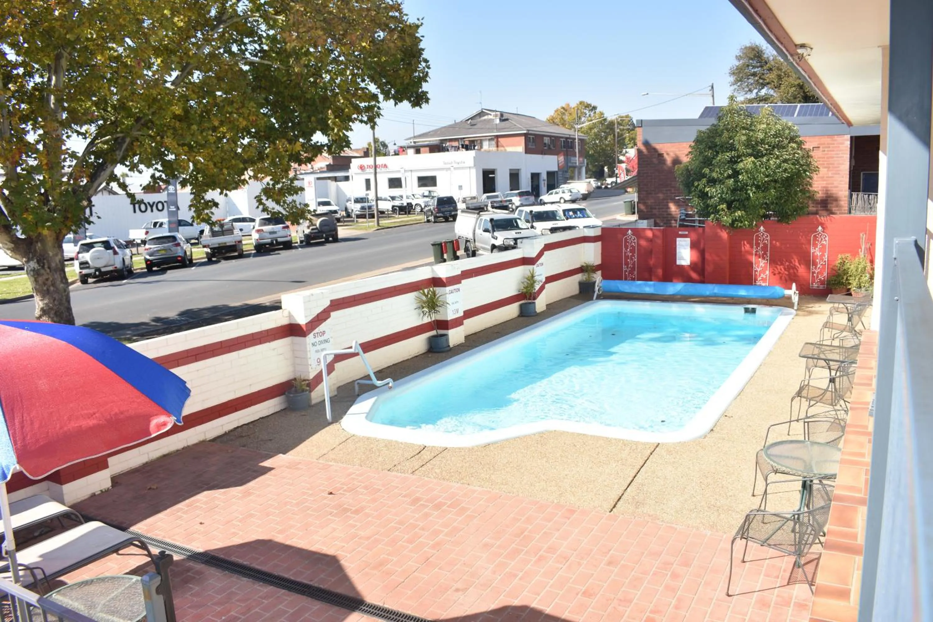 Swimming pool in Tumut Farrington motel