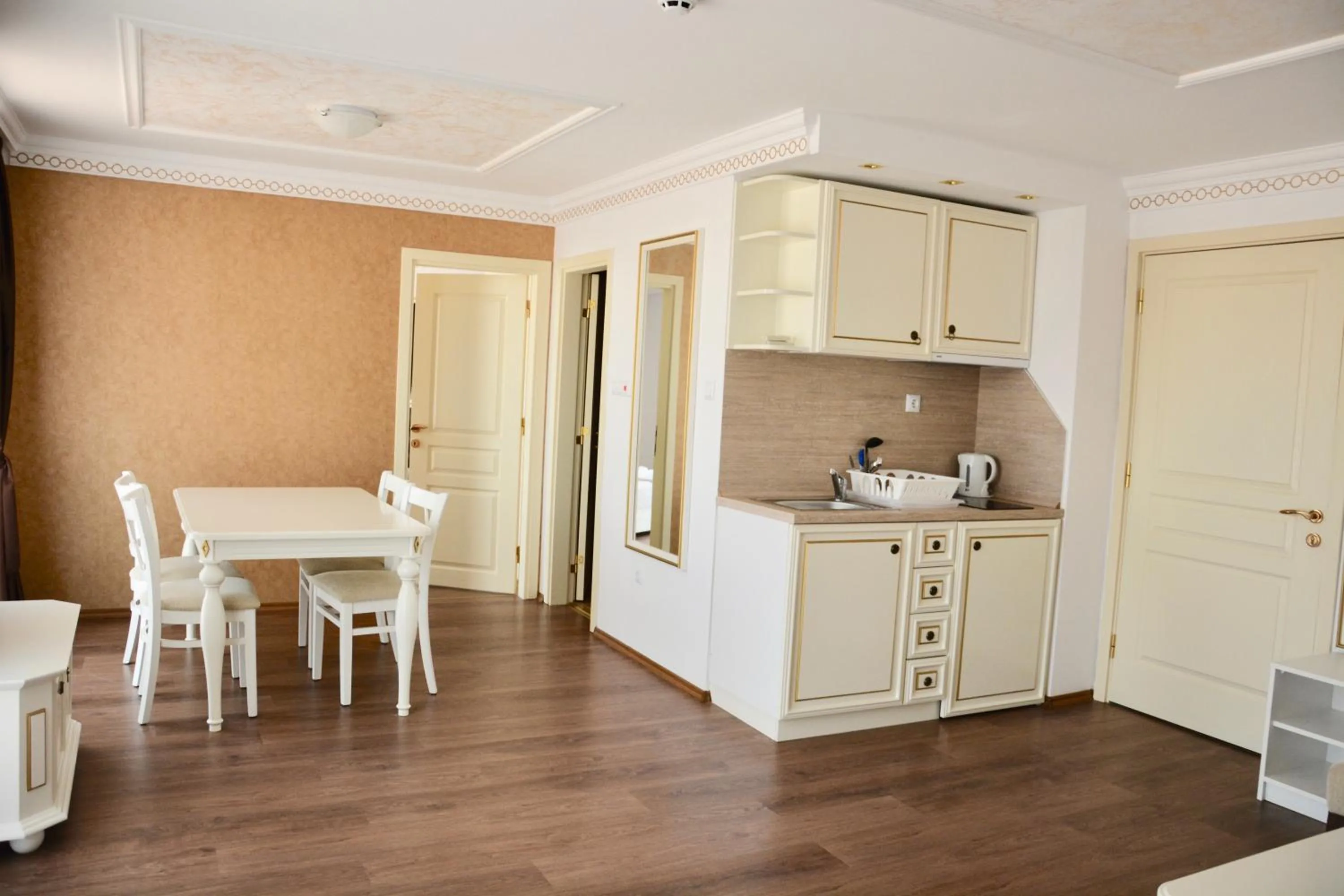Kitchen or kitchenette in Golden Rainbow Beach Hotel