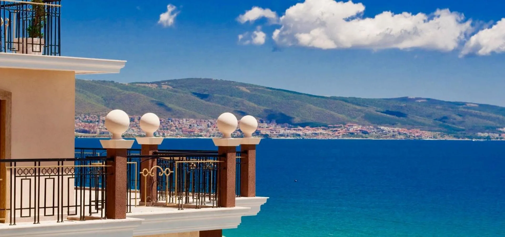Beach in Golden Rainbow Beach Hotel