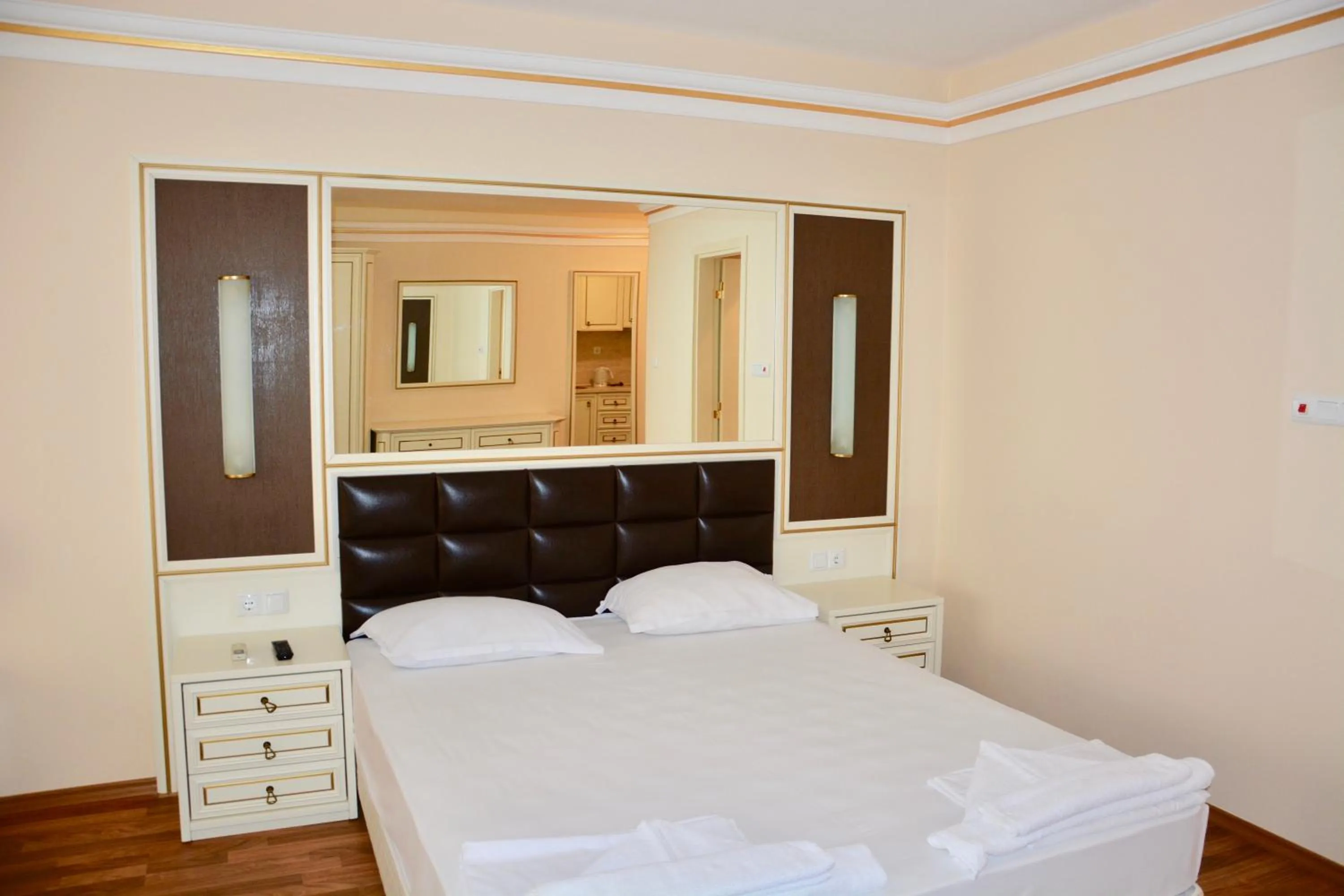 Bedroom, Bed in Golden Rainbow Beach Hotel