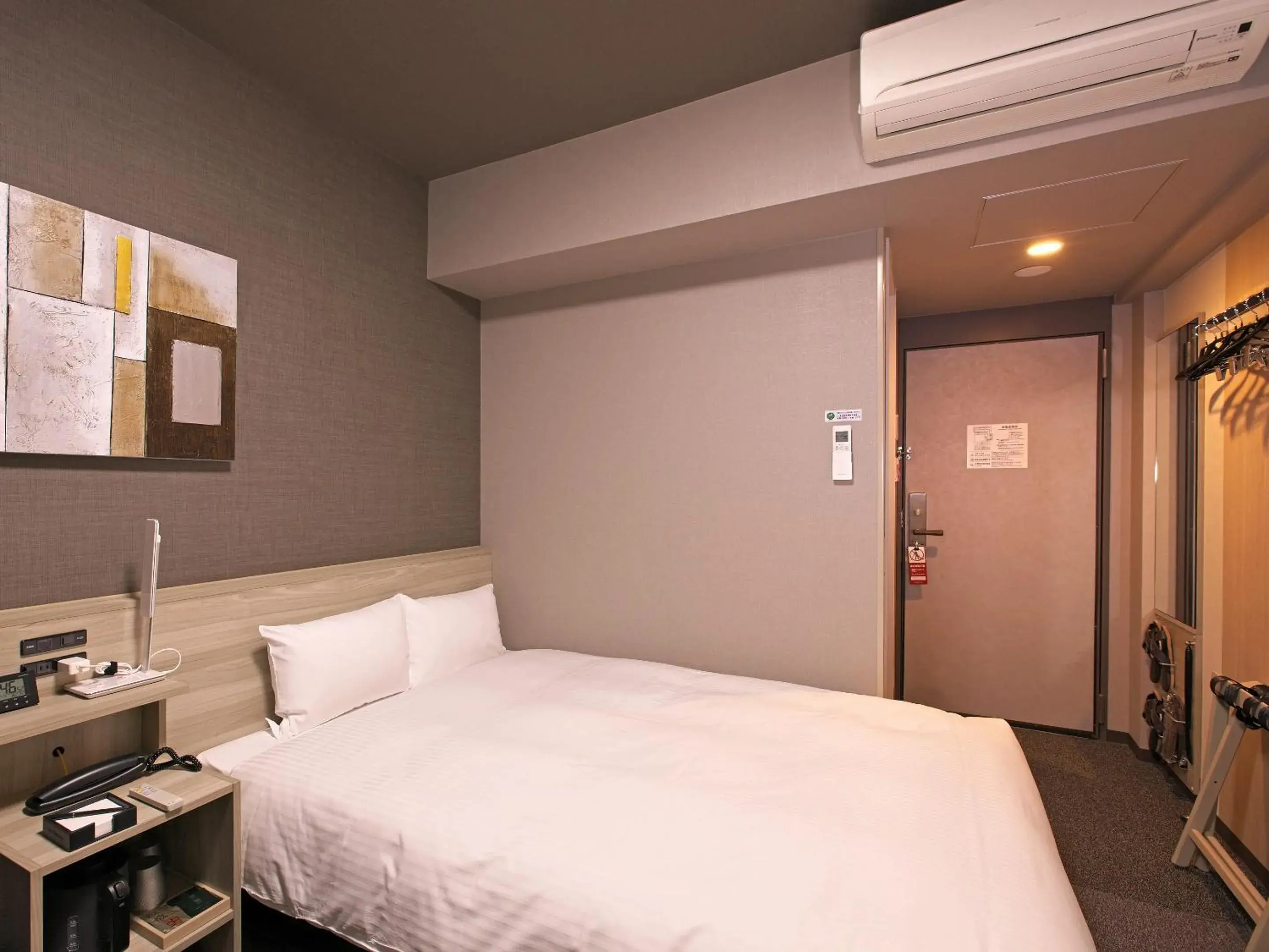 Double Room with Small Double Bed - single occupancy - Non-Smoking in Hotel Route-Inn Toyama Ekimae Double Room with Small Double Bed - single occupancy - Non-Smoking in Hotel Route-Inn Toyama Ekimae