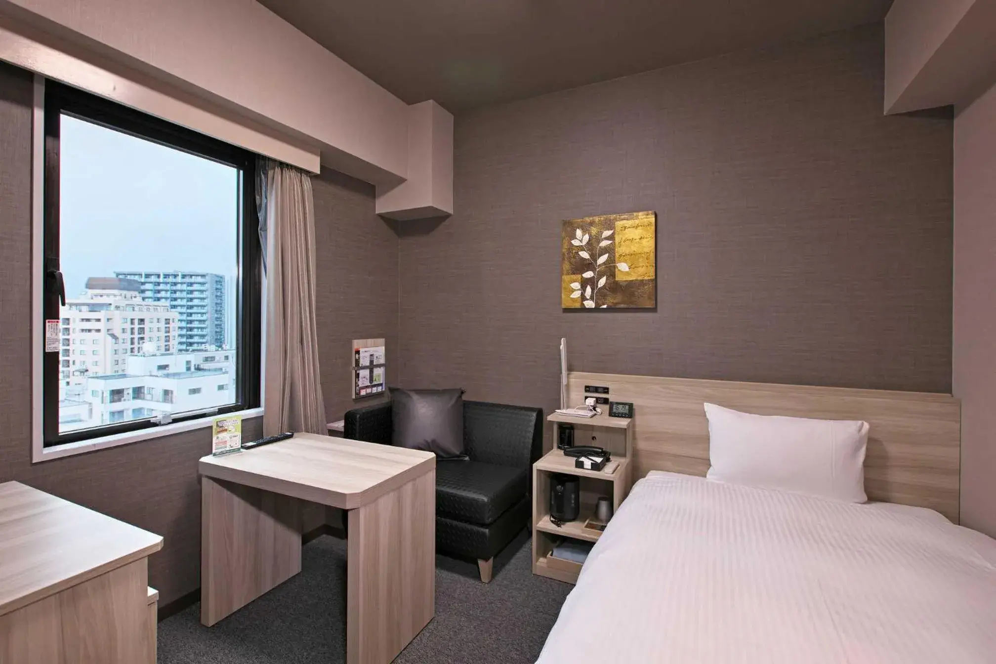 Double Room with Small Double Bed - single occupancy - Non-Smoking in Hotel Route-Inn Toyama Ekimae Double Room with Small Double Bed - single occupancy - Non-Smoking in Hotel Route-Inn Toyama Ekimae