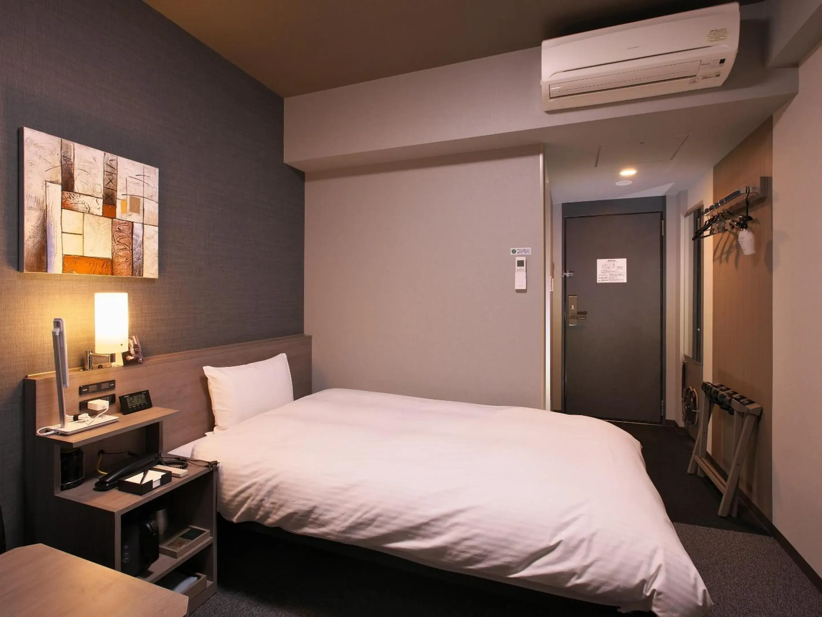 Superior Single Room - single occupancy - Non-Smoking in Hotel Route-Inn Toyama Ekimae Superior Single Room - single occupancy - Non-Smoking in Hotel Route-Inn Toyama Ekimae