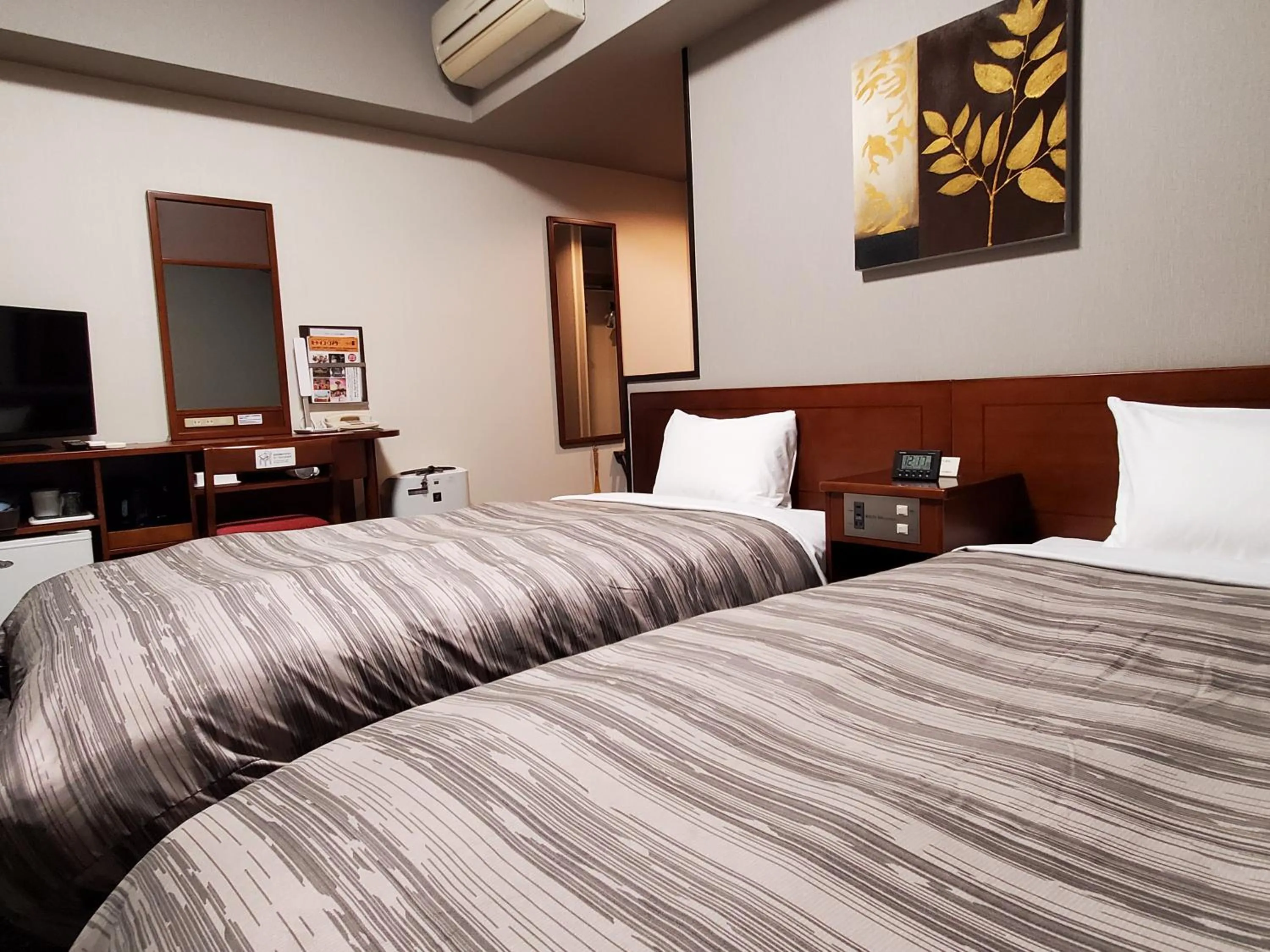 Photo of the whole room, Bed in Hotel Route-Inn Kameyama Inter