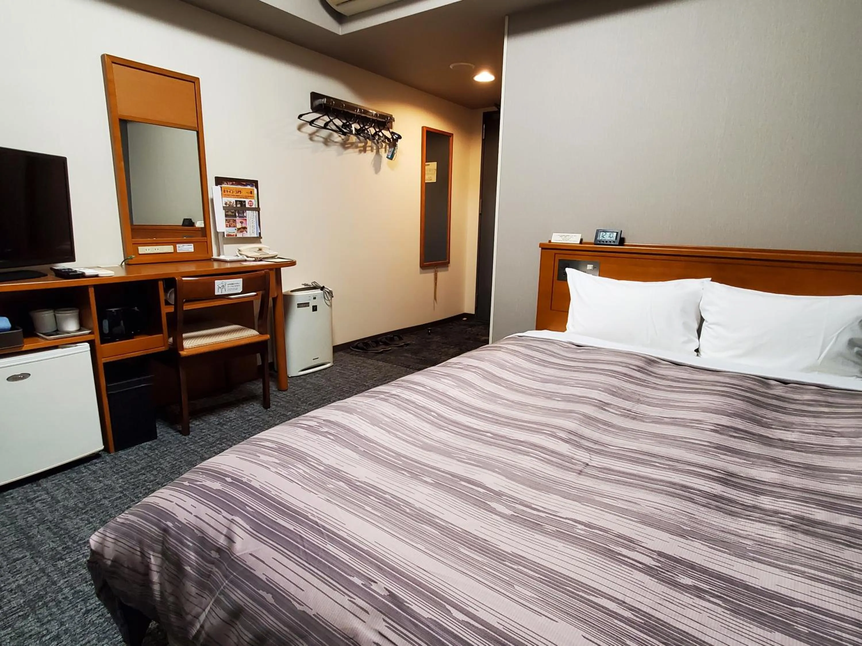 Photo of the whole room, Bed in Hotel Route-Inn Kameyama Inter