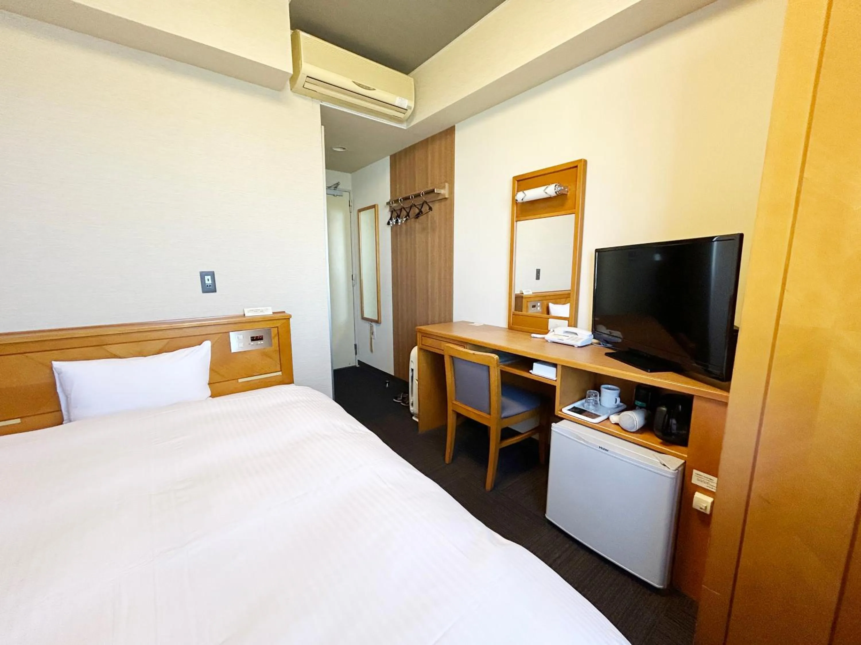 Photo of the whole room, Bed in Hotel Route-Inn Fukui Owada