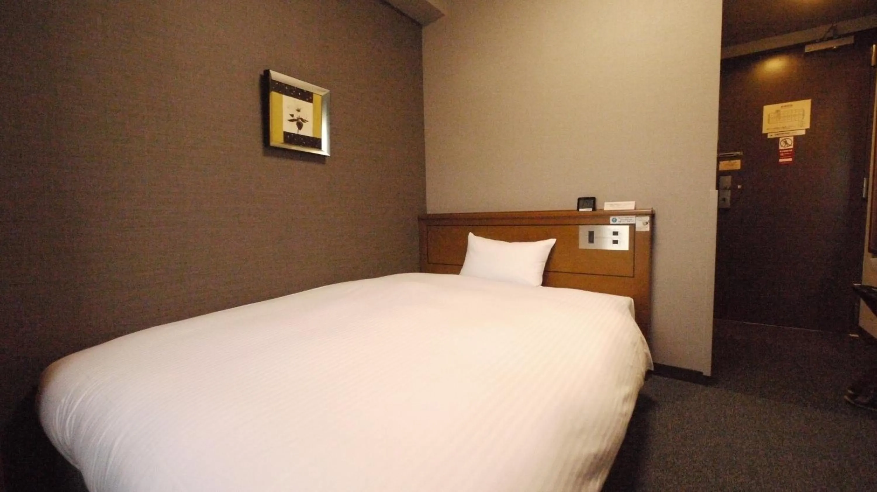 Photo of the whole room, Bed in Hotel Route-Inn Tsuruga Ekimae