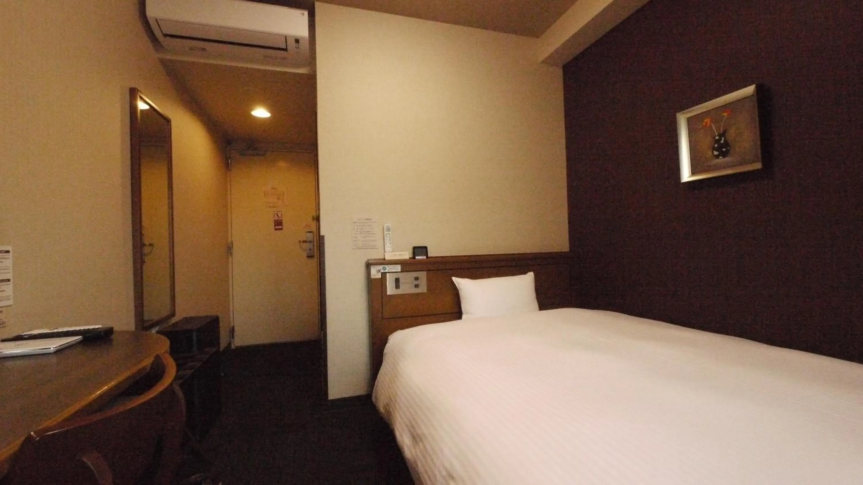 Photo of the whole room, Bed in Hotel Route-Inn Tsuruga Ekimae
