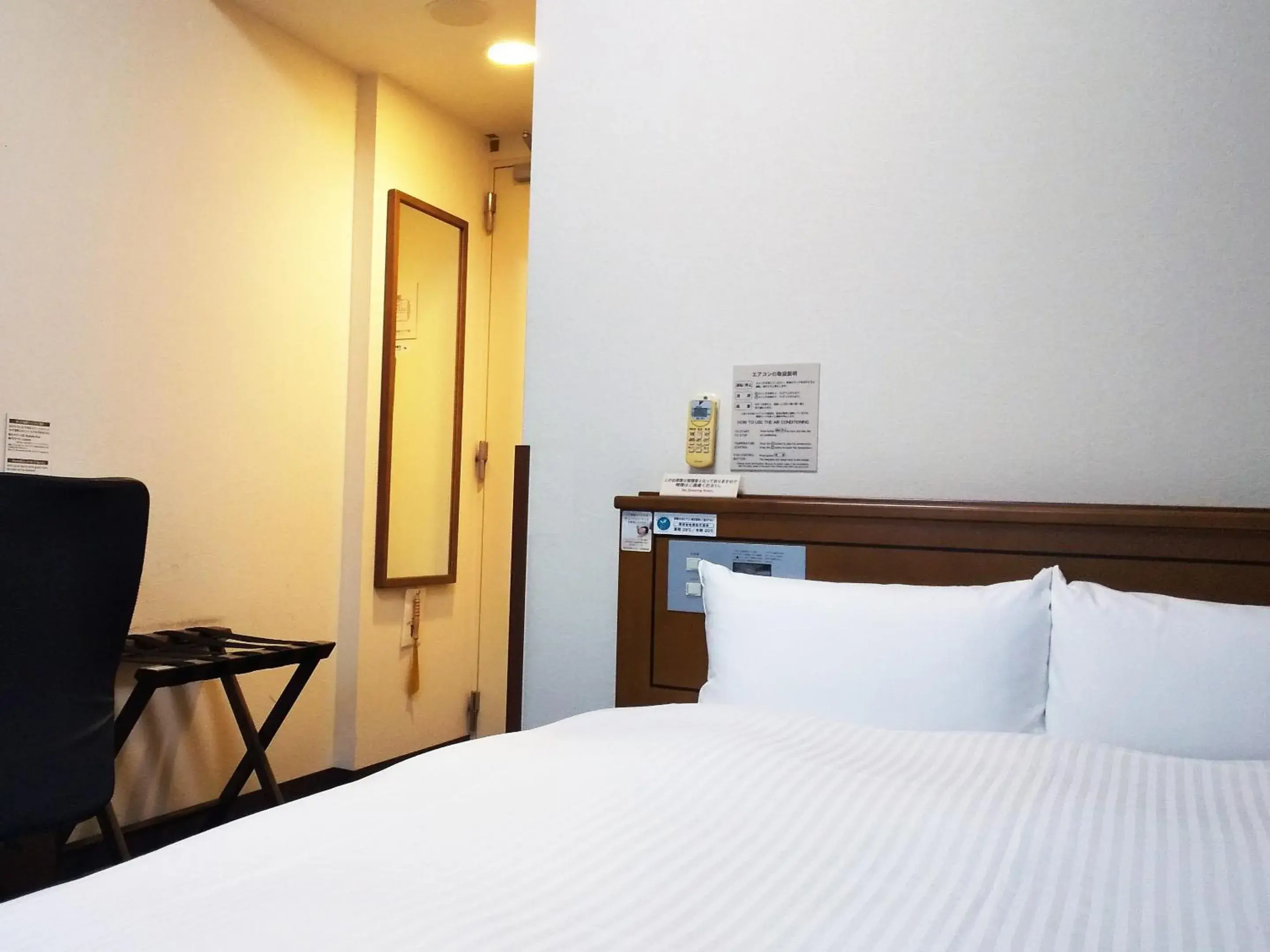 Small Double Room - single occupancy - Smoking in Hotel Route-Inn Tsuruga Ekimae Small Double Room - single occupancy - Smoking in Hotel Route-Inn Tsuruga Ekimae