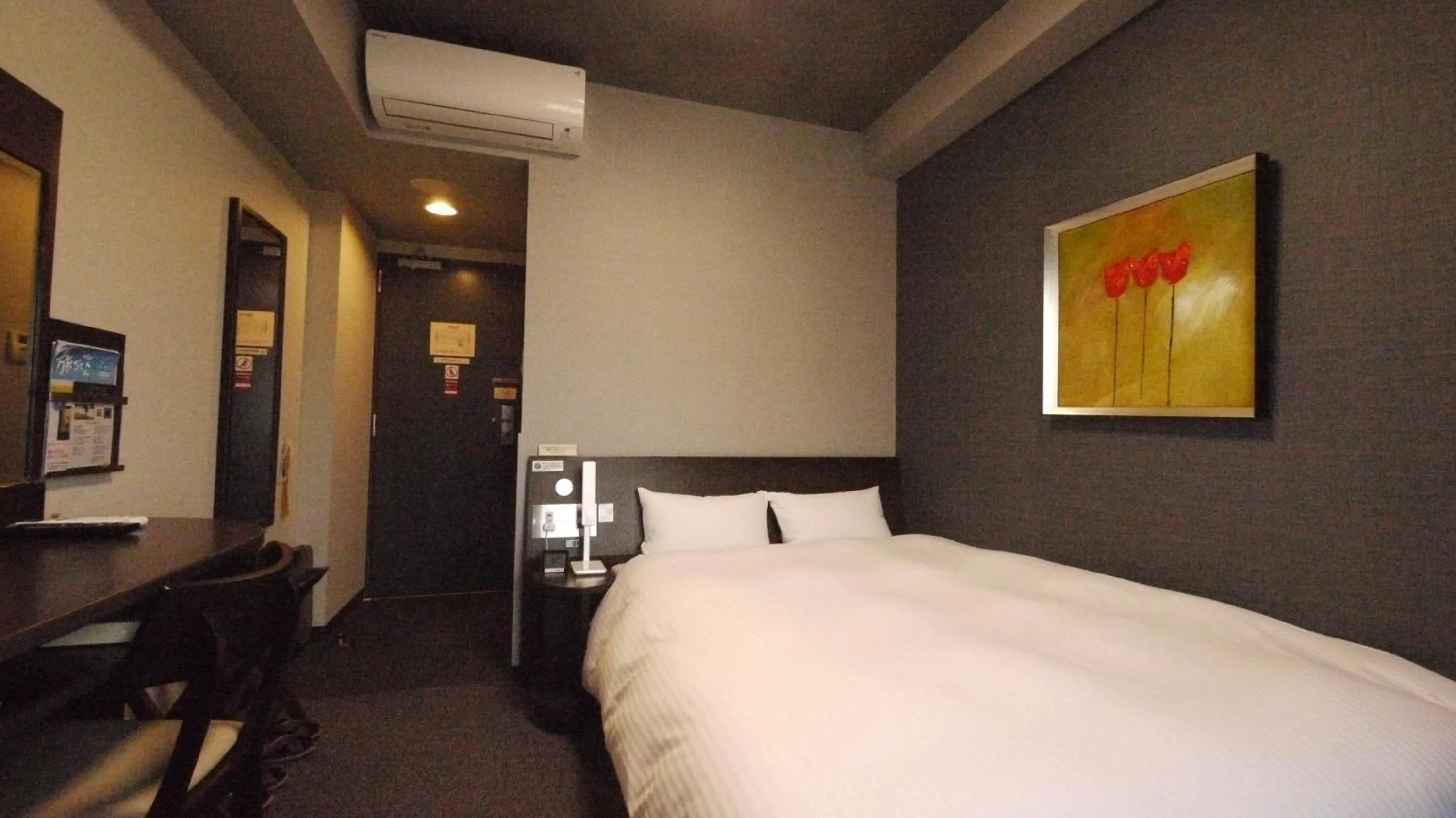 Photo of the whole room, Bed in Hotel Route-Inn Tsuruga Ekimae