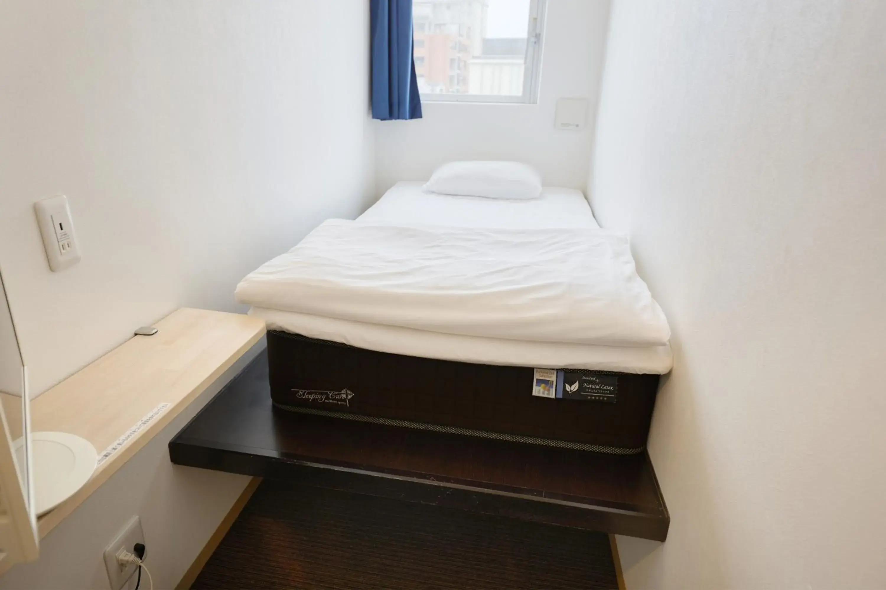 Single Room with Shared Shower and Toilet in Chura Cabin Kokusai-Dori Single Room with Shared Shower and Toilet in Chura Cabin Kokusai-Dori