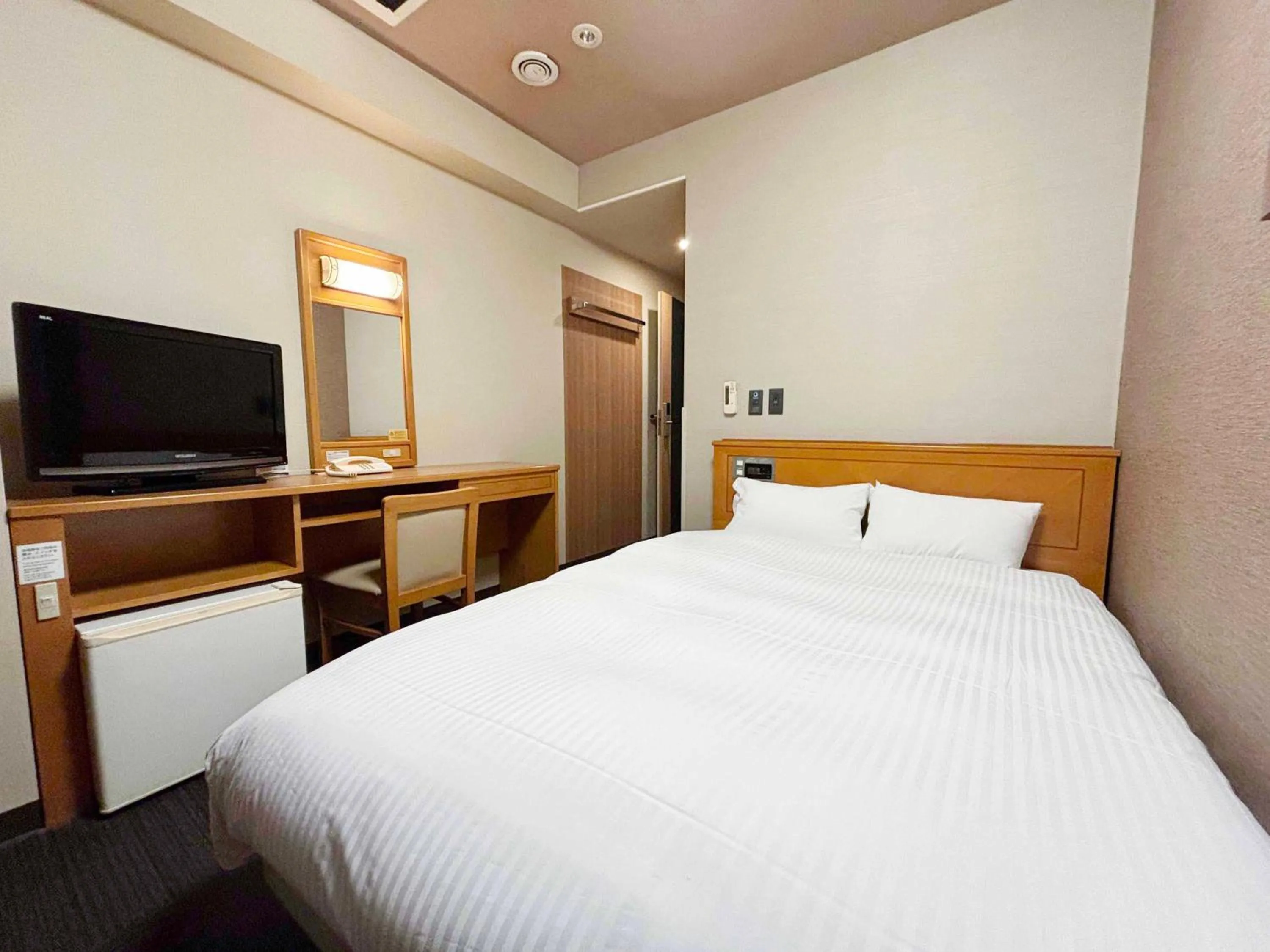 Photo of the whole room, Bed in Route Inn Grantia Hanyu Spa Resort