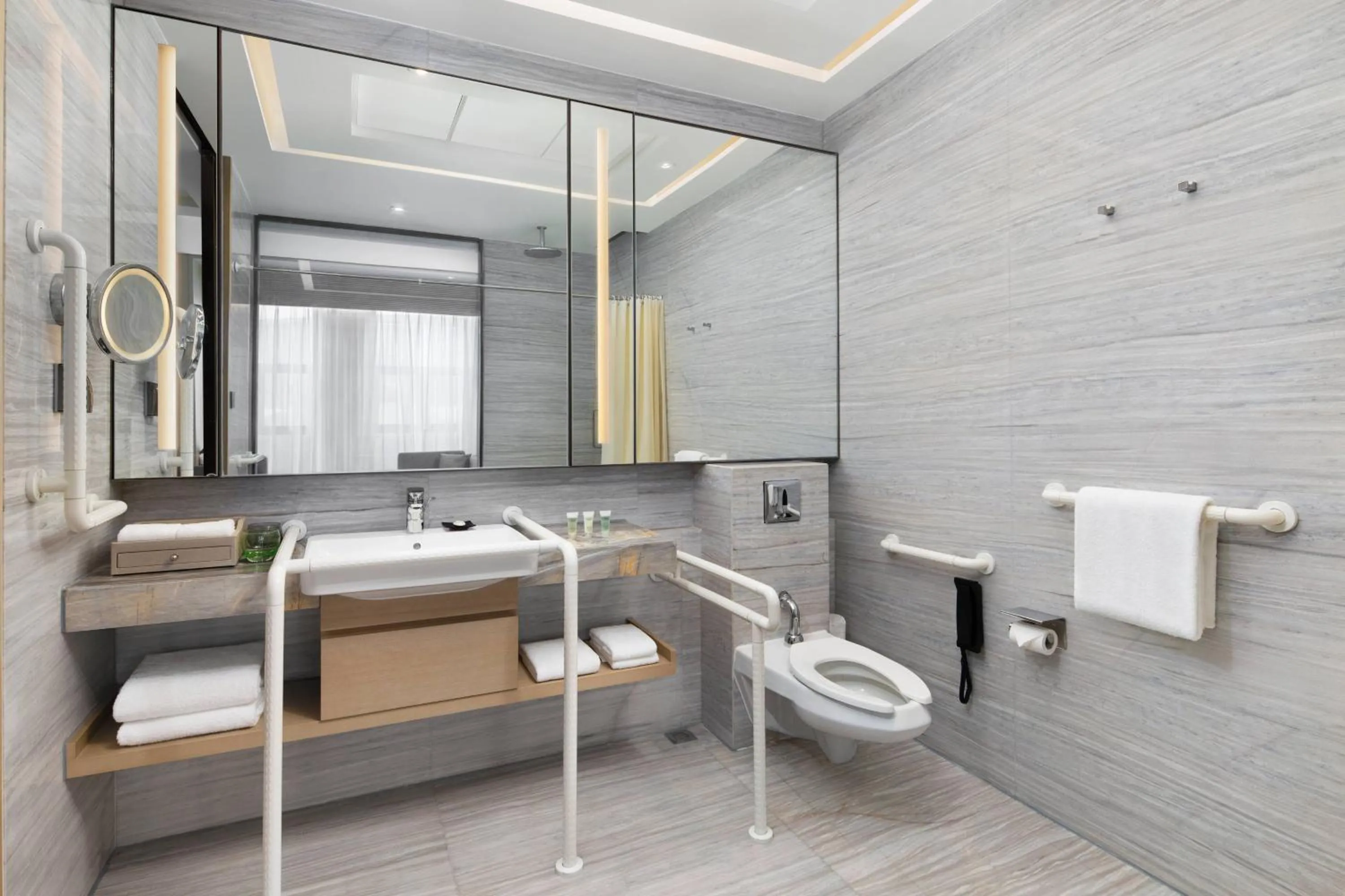 Bathroom in Courtyard by Marriott Jiangsu Taizhou
