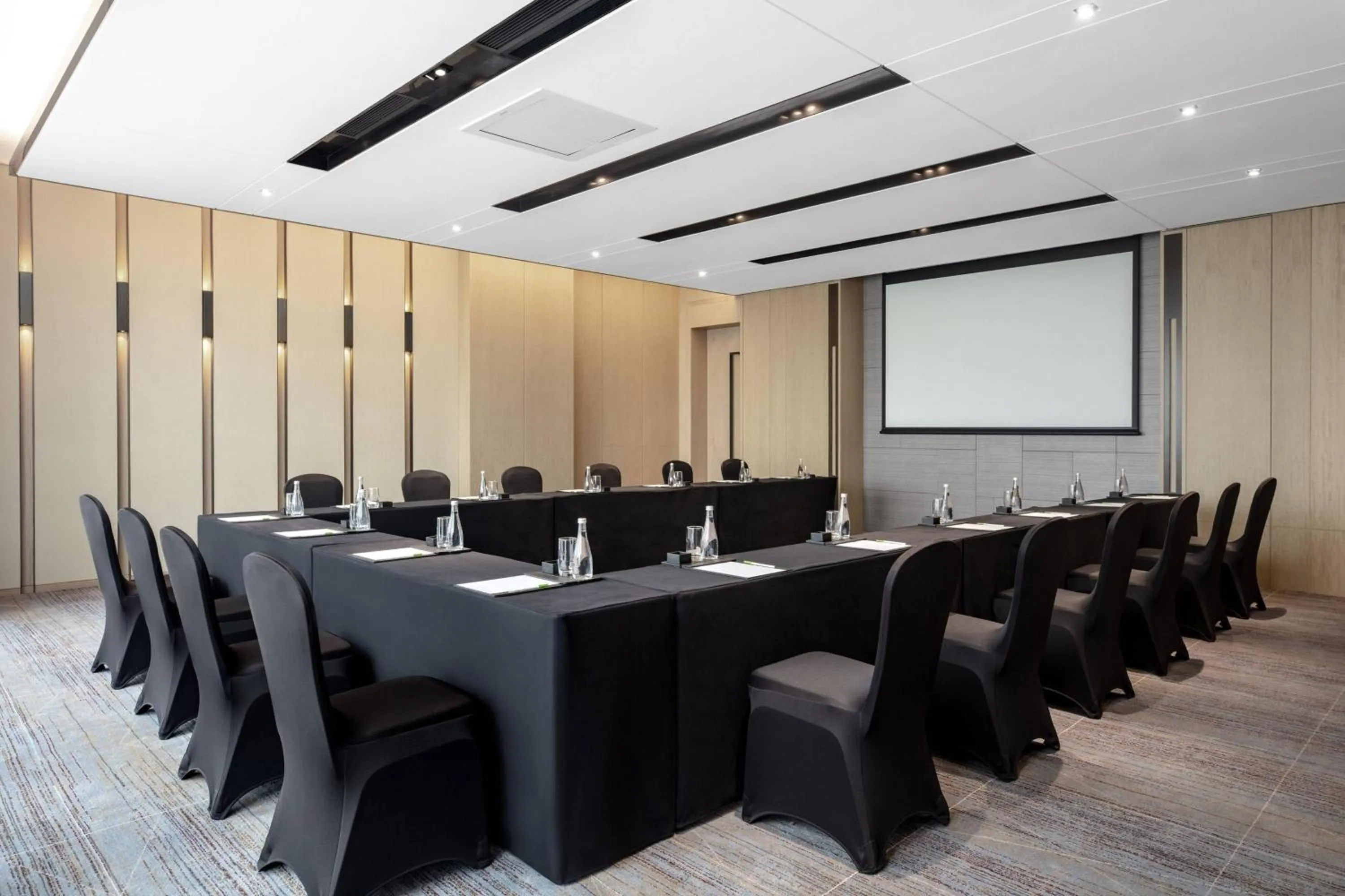 Meeting/conference room in Courtyard by Marriott Jiangsu Taizhou