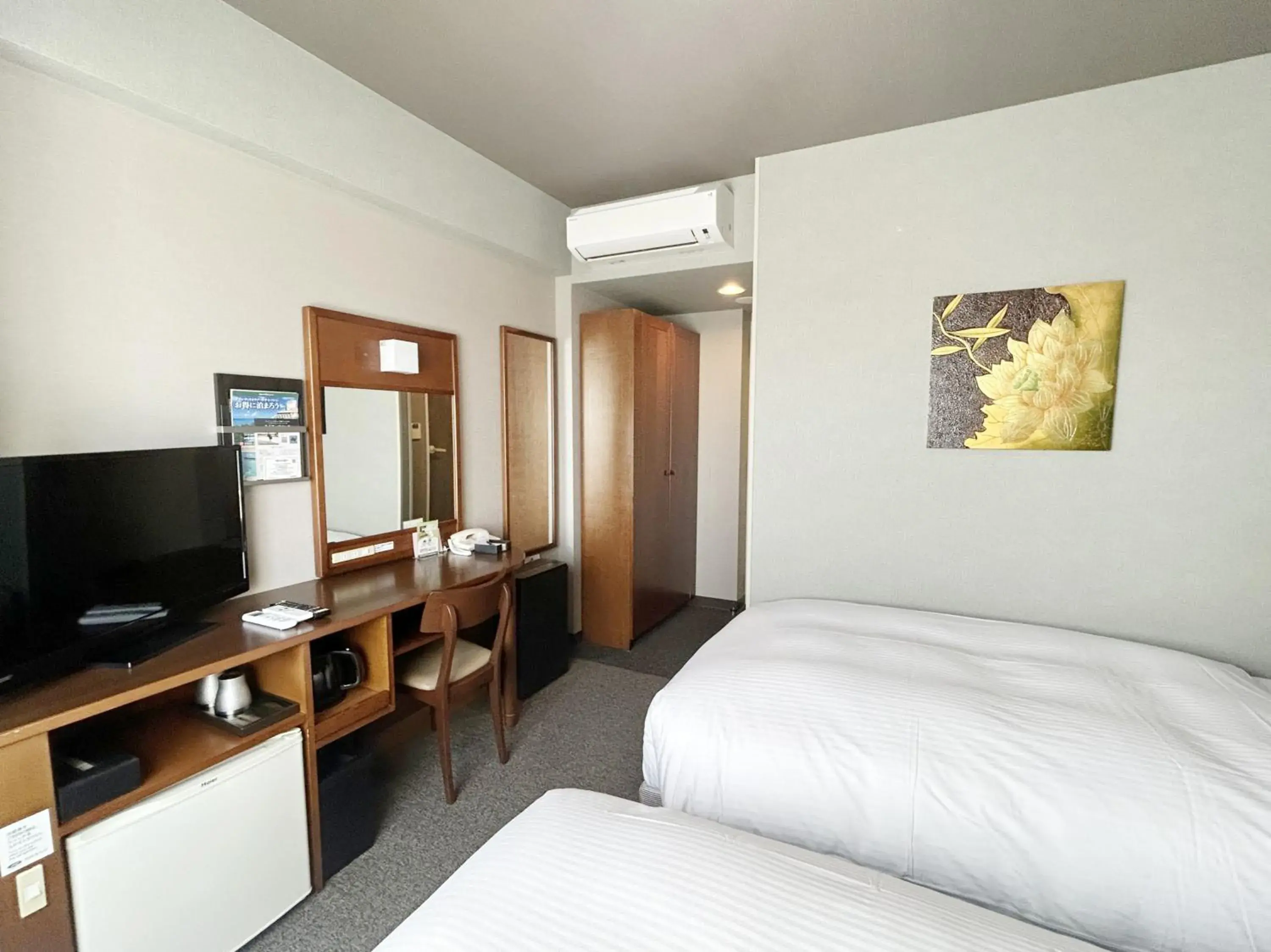 Twin Room - single occupancy - Non-Smoking in Hotel Route-Inn Iwata Inter Twin Room - single occupancy - Non-Smoking in Hotel Route-Inn Iwata Inter
