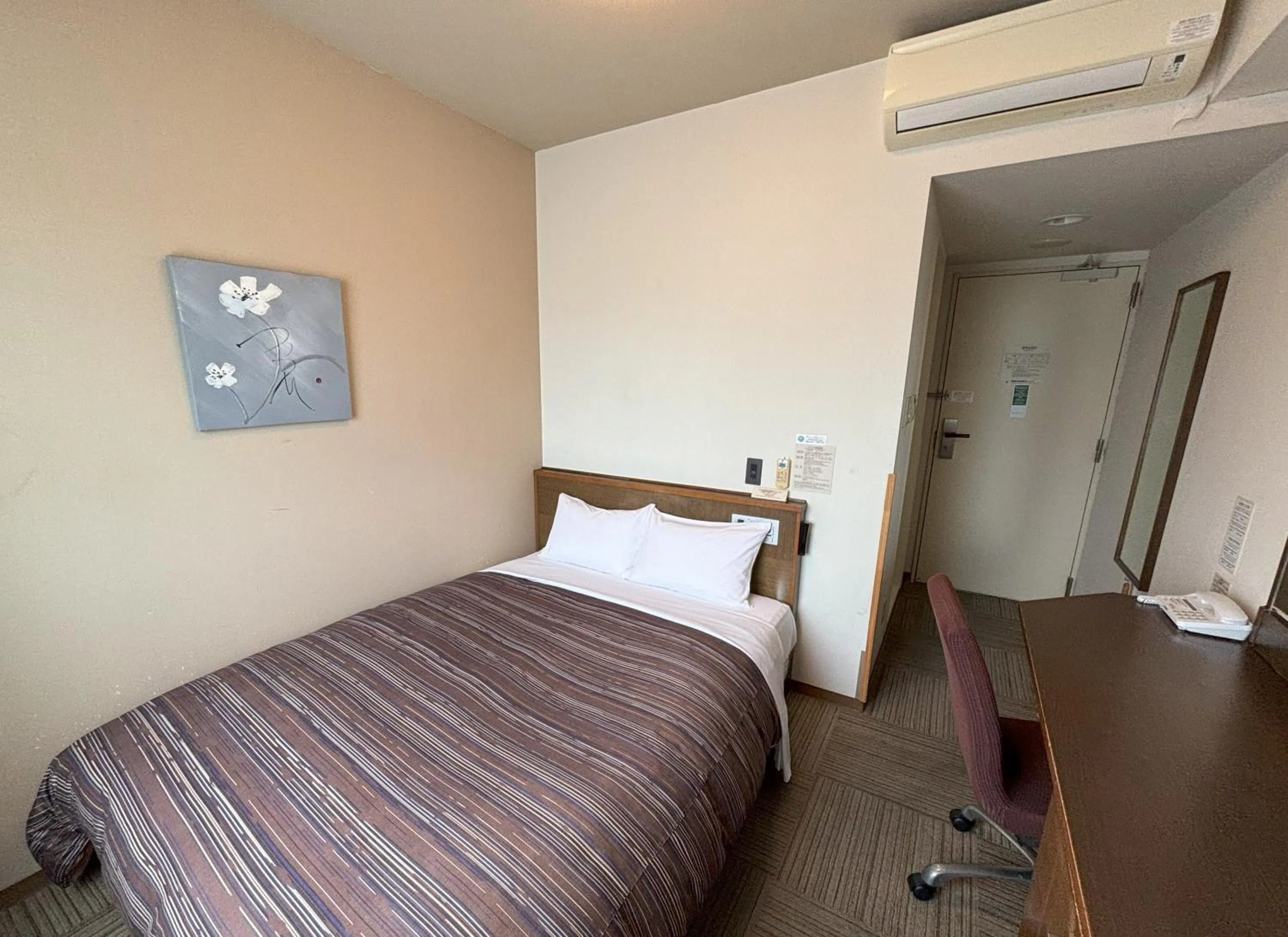 Bed in Hotel Route-Inn Iwakiizumi Ekimae