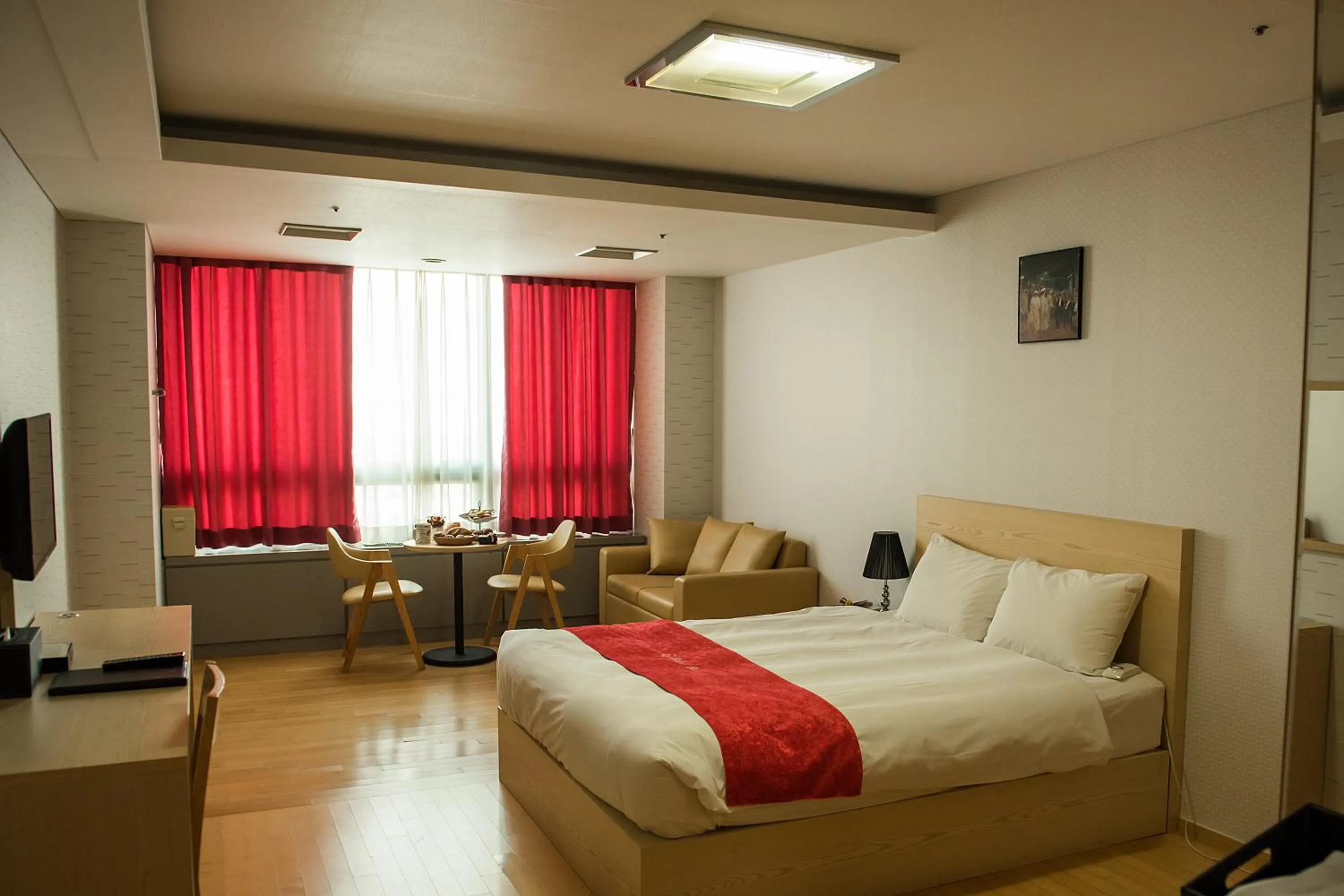 Photo of the whole room, Bed in Hotel Hu Incheon Airport