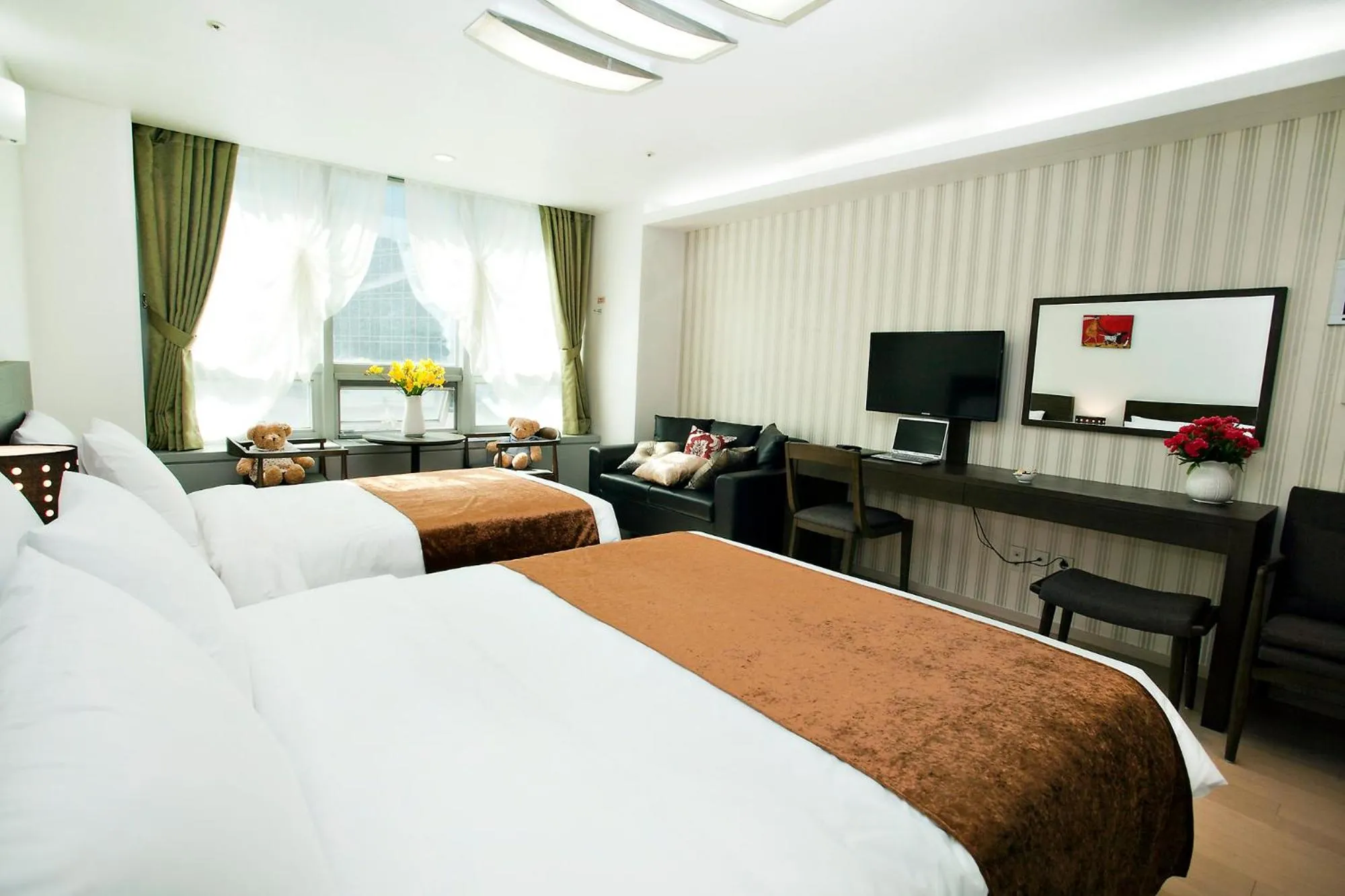 Photo of the whole room, Bed in Hotel Hu Incheon Airport