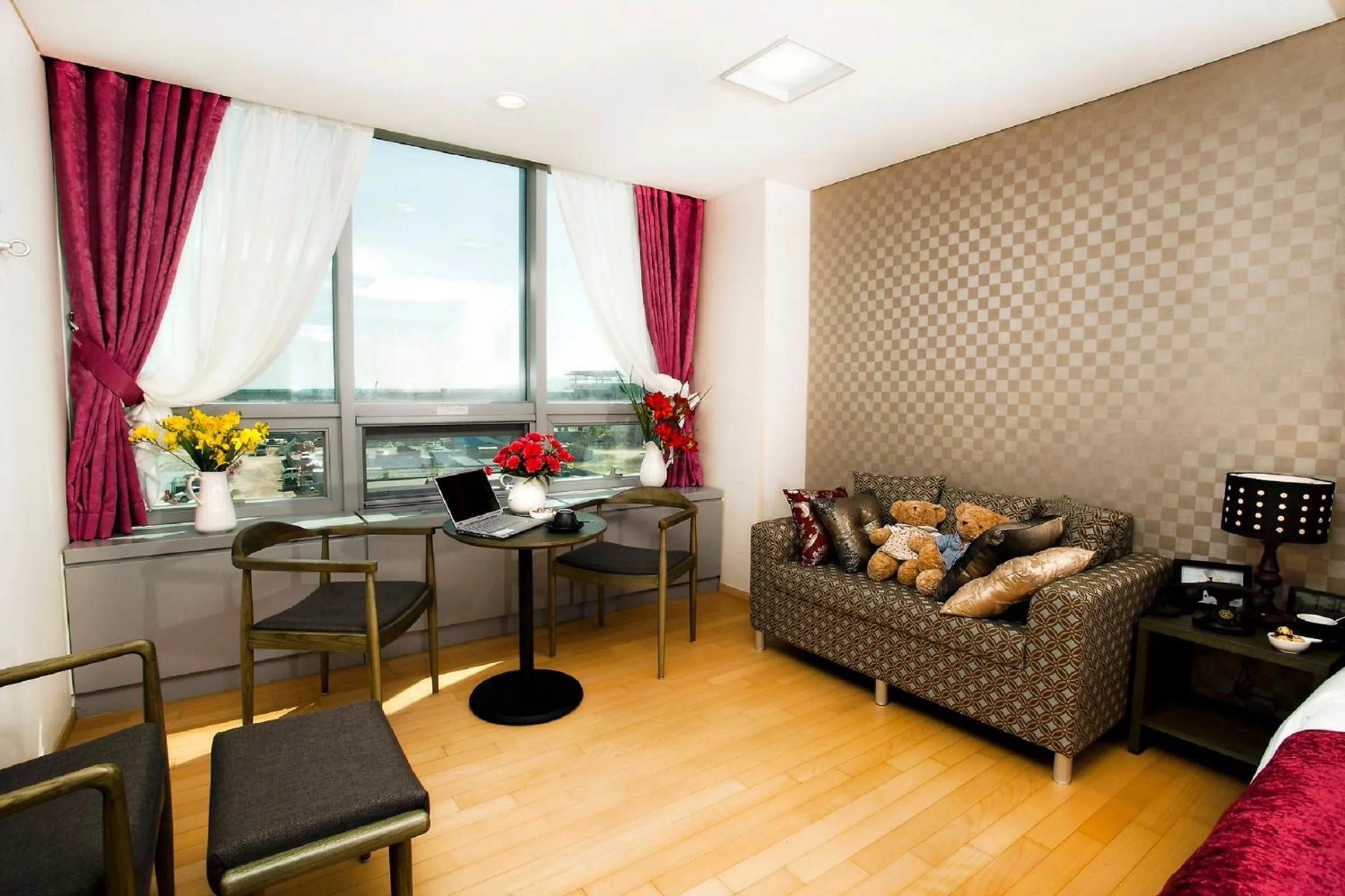 Seating area in Hotel Hu Incheon Airport