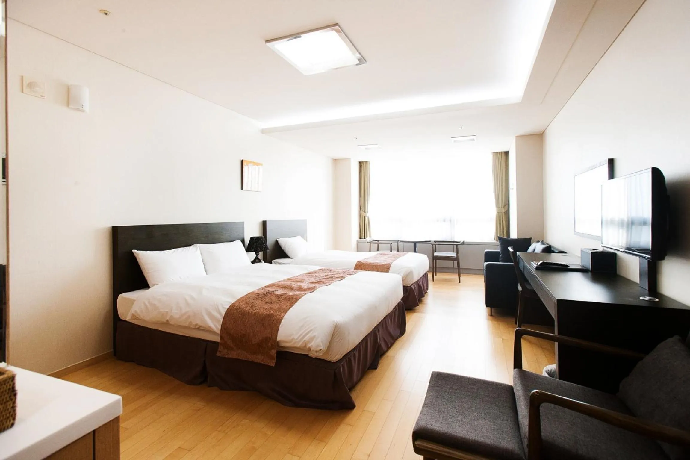 Photo of the whole room, Bed in Hotel Hu Incheon Airport