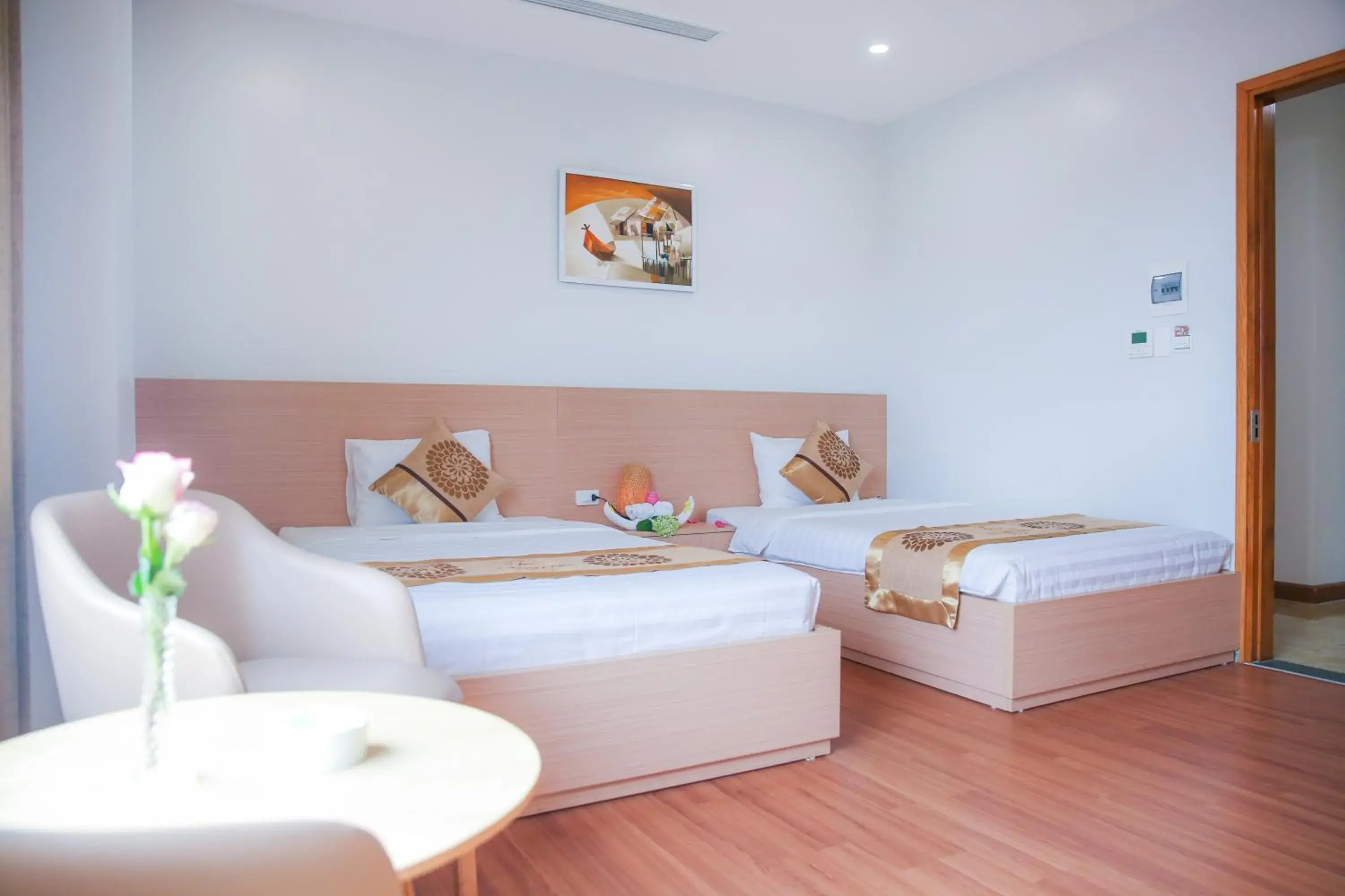 Twin Room with Shower in Long Anh Hotel Twin Room with Shower in Long Anh Hotel