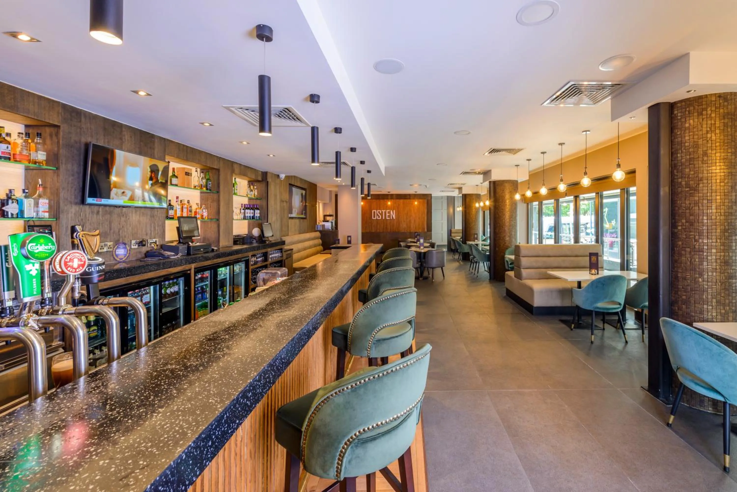 Restaurant/places to eat in Glashaus Hotel